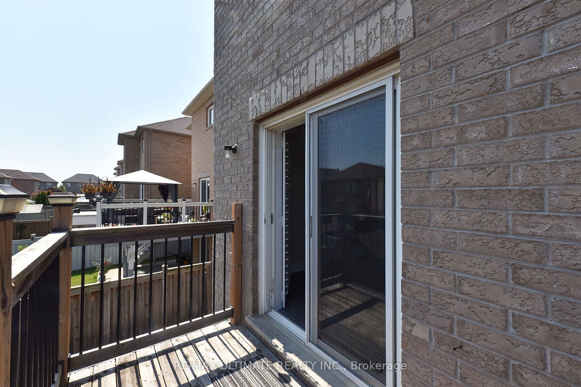 27 La Roche Avenue