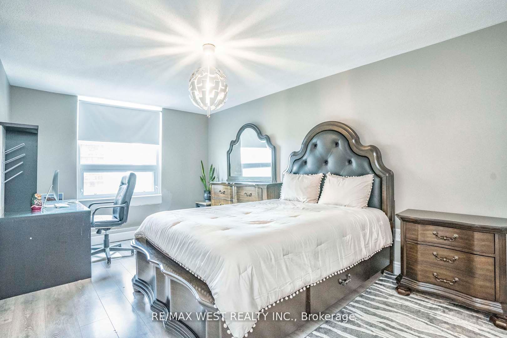 15 La Rose Ave, #803