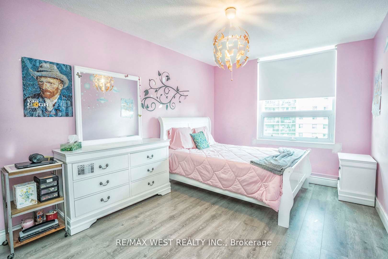 15 La Rose Ave, #803