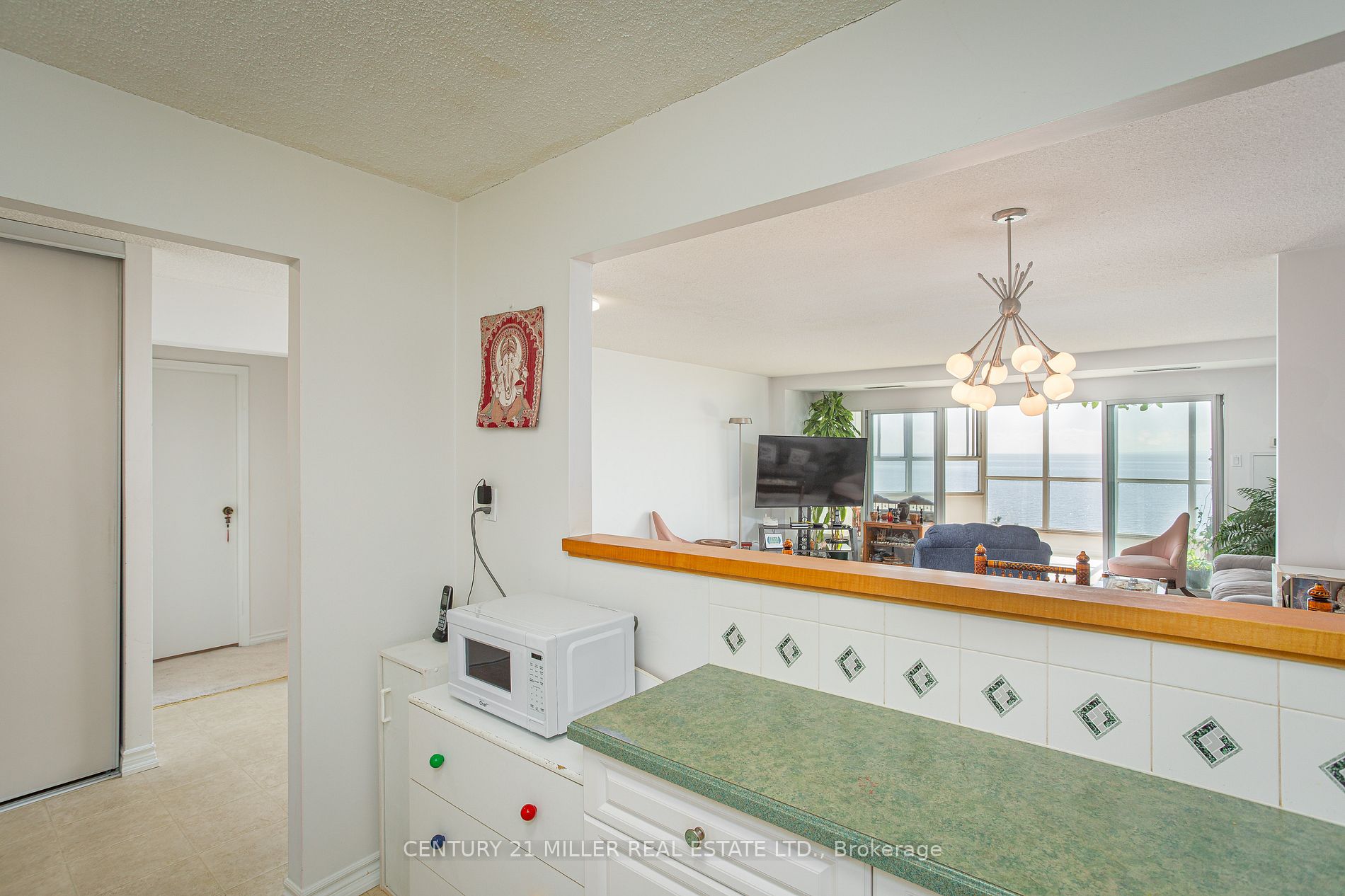 5280 Lakeshore Road, #608