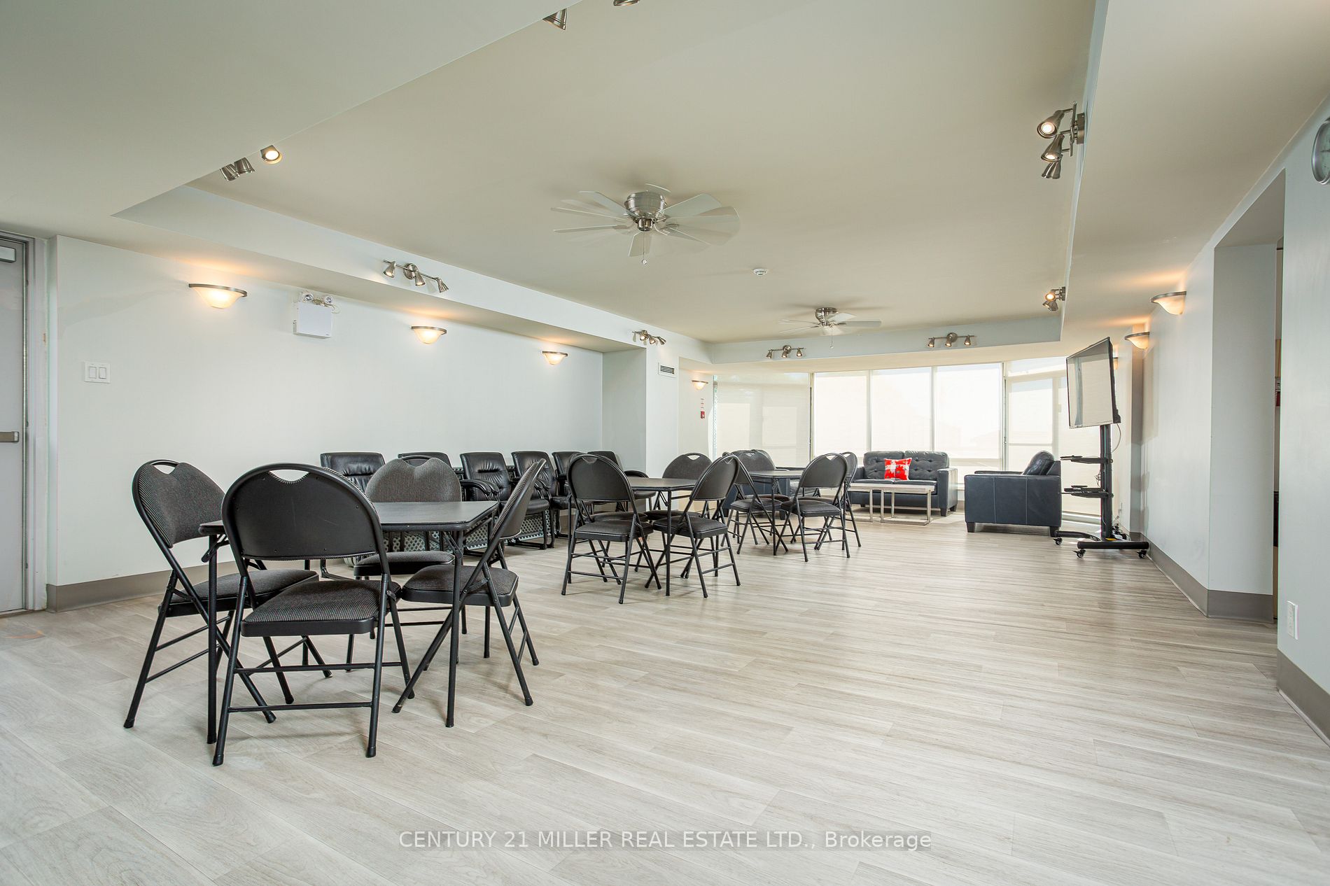 5280 Lakeshore Road, #608