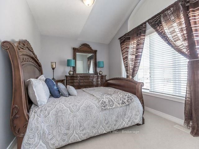 163 Cooke Cres