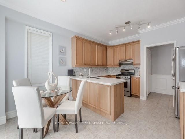 163 Cooke Cres