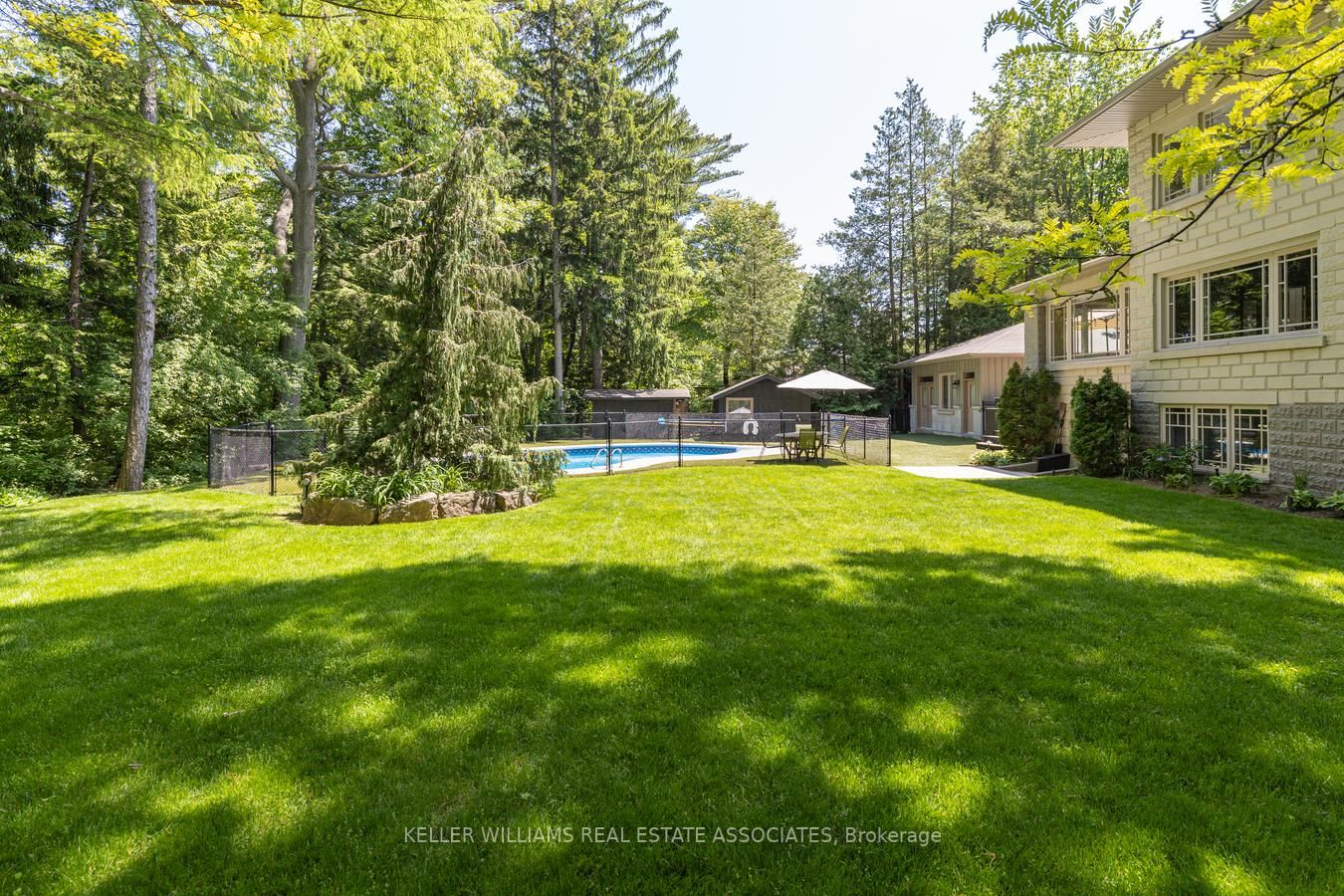 2095 Autumn Breeze Dr S