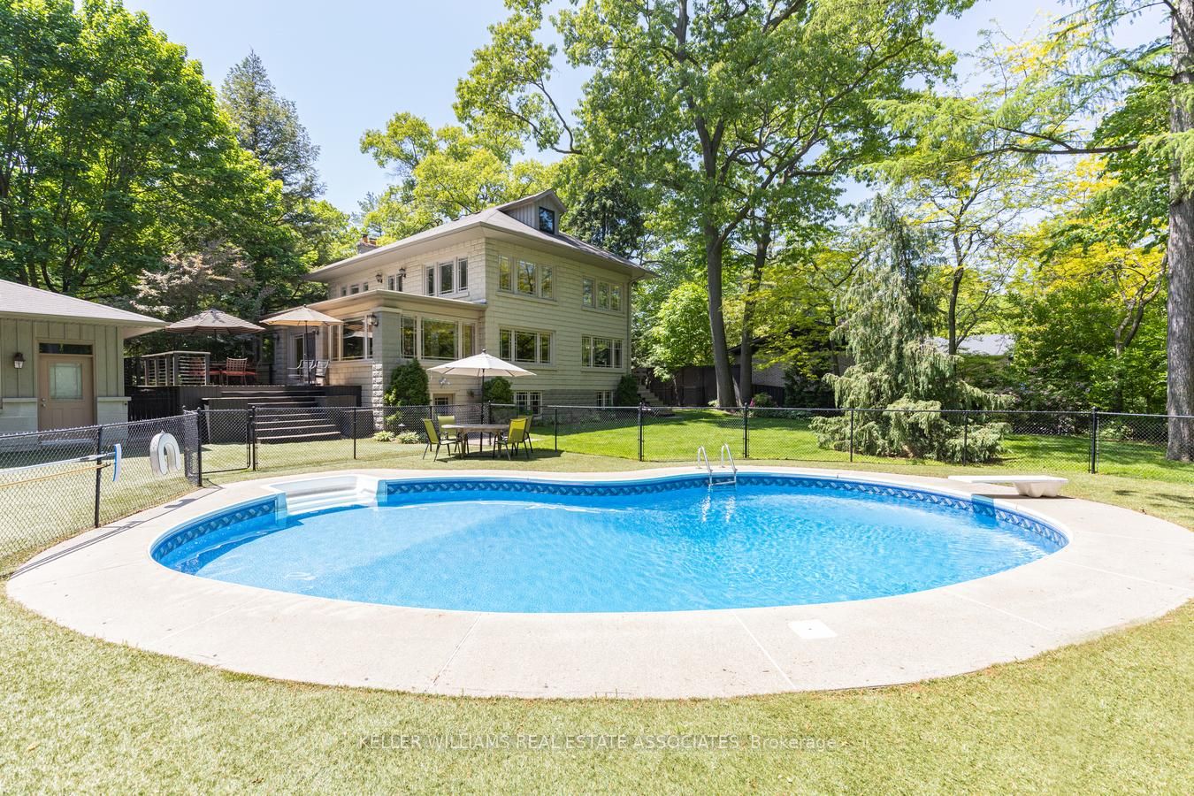 2095 Autumn Breeze Dr S