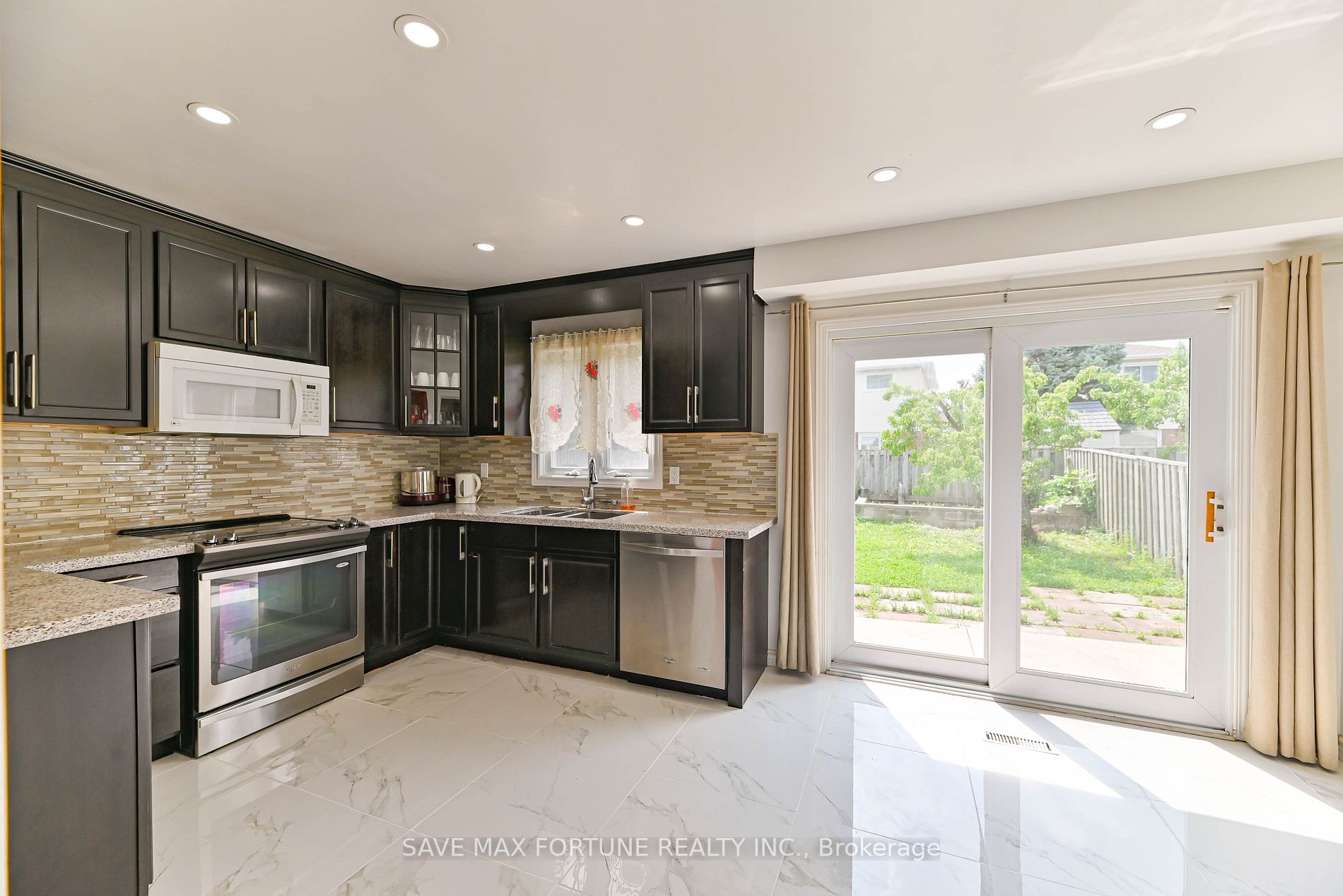 12 Weybridge Tr