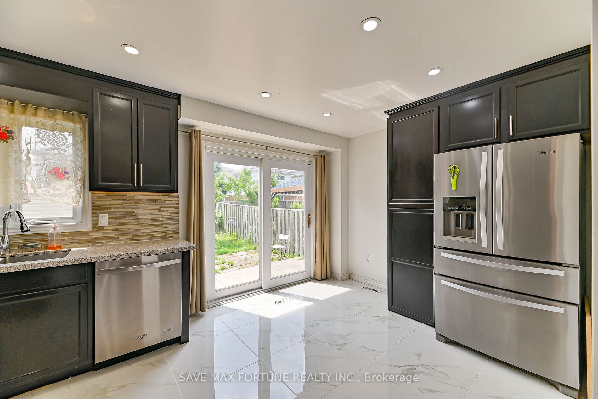 12 Weybridge Tr