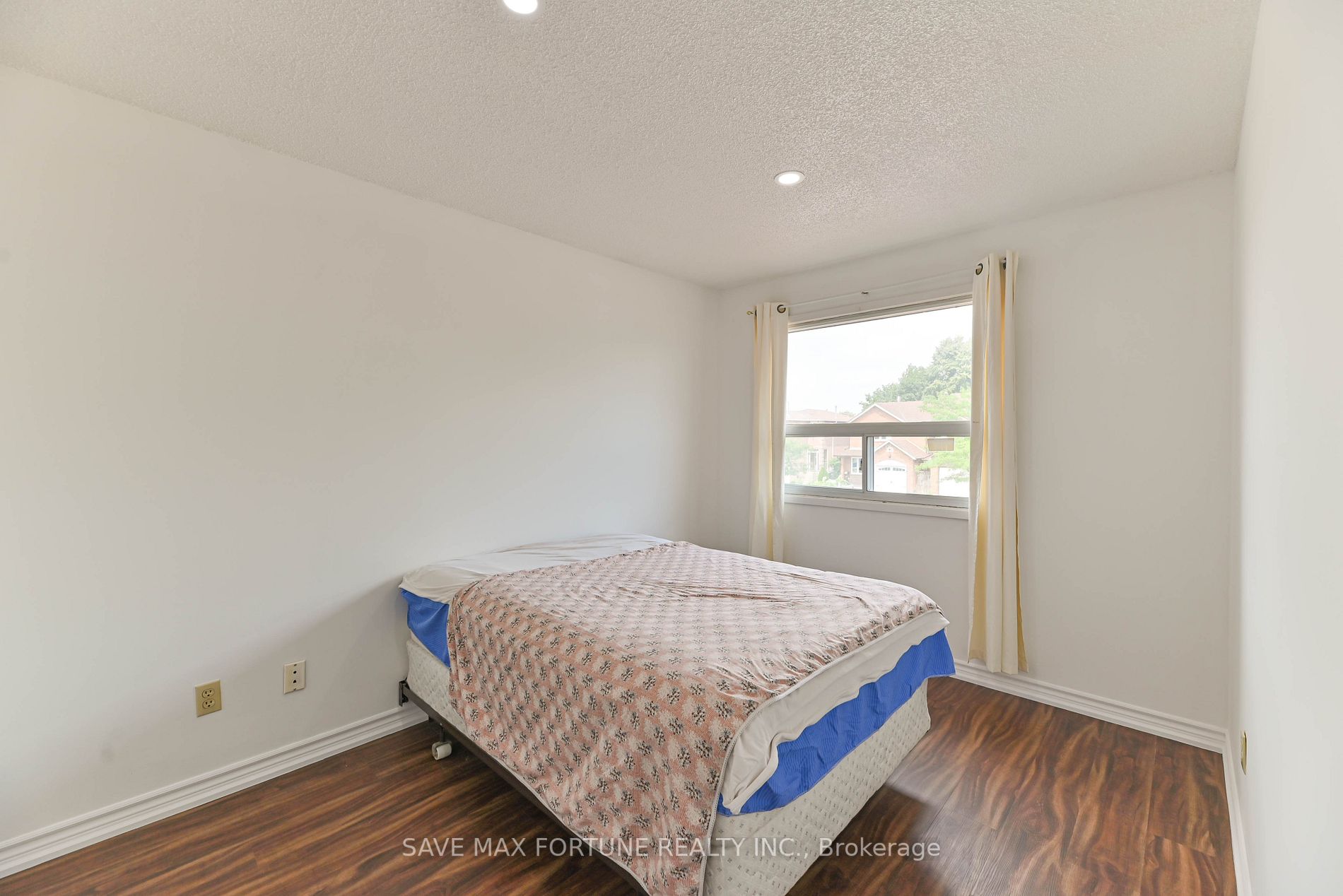 12 Weybridge Tr