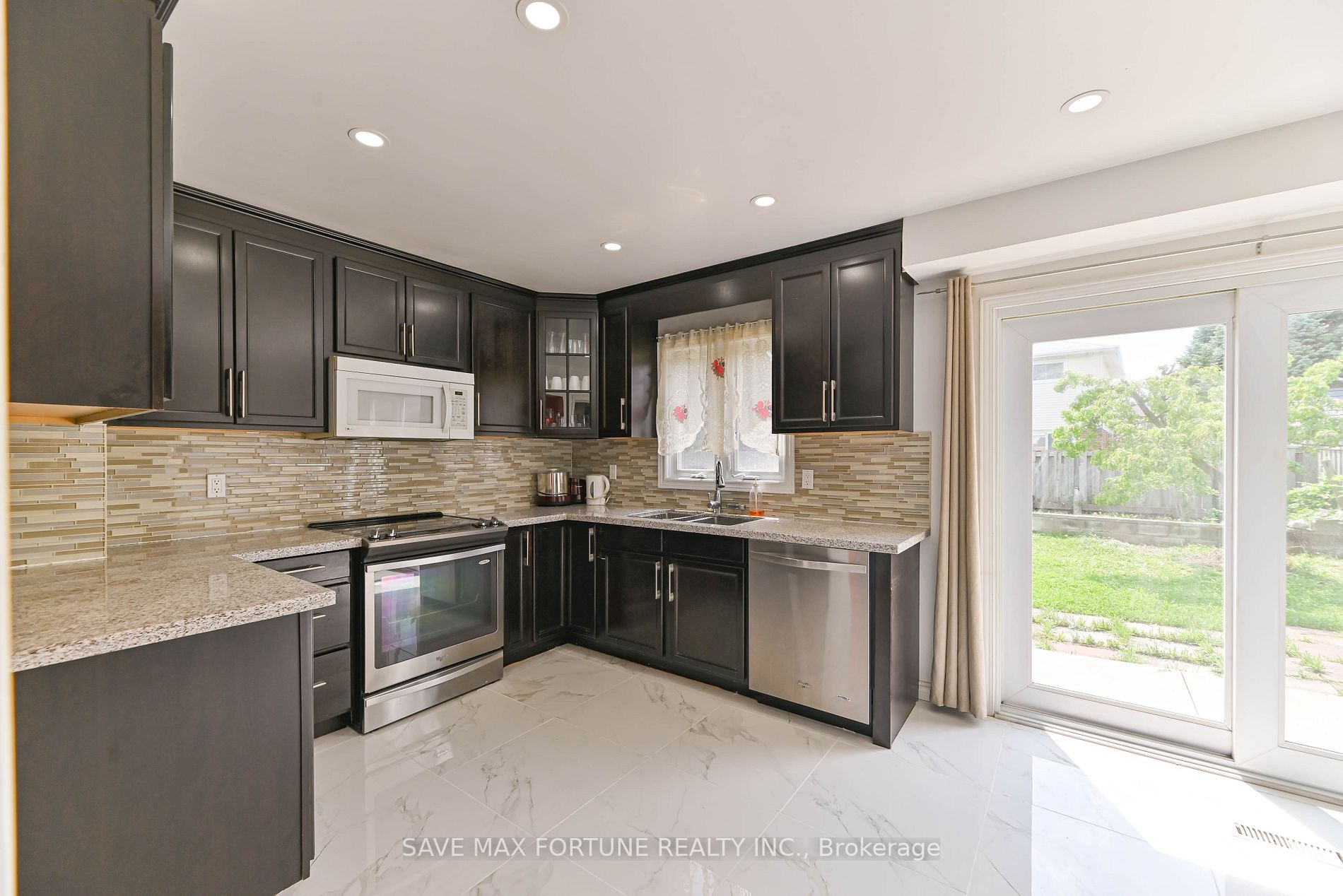12 Weybridge Tr