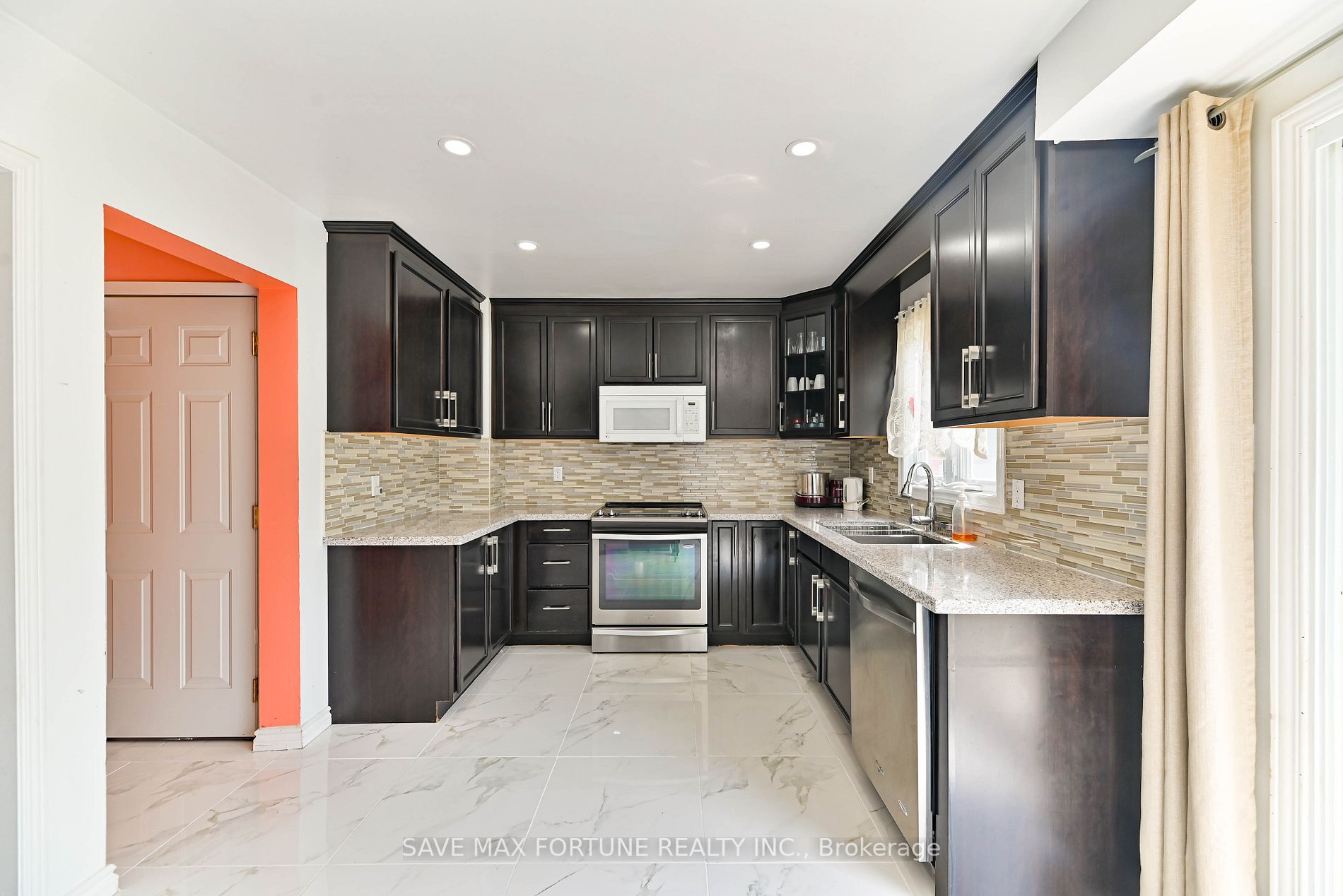 12 Weybridge Tr