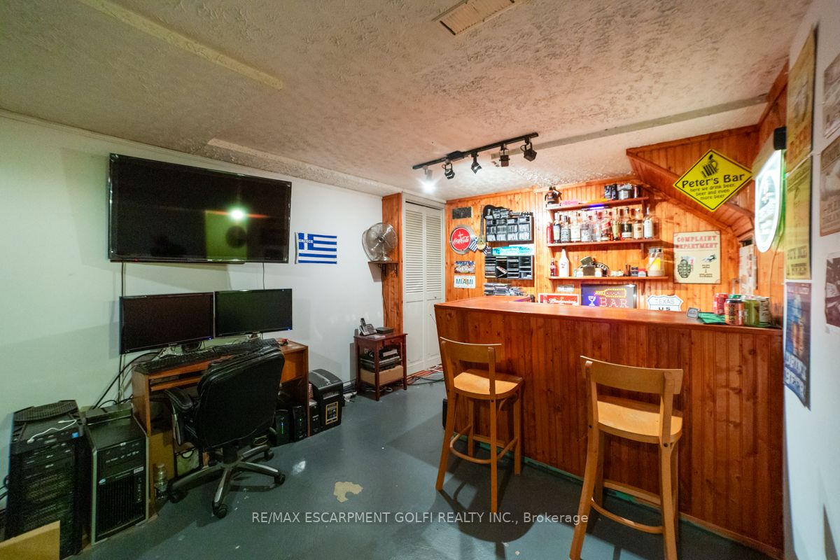 111 Anne Blvd
