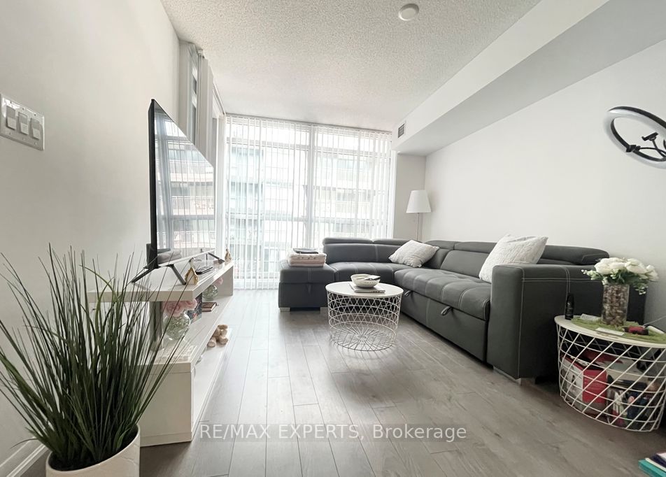 3091 Dufferin St, #419