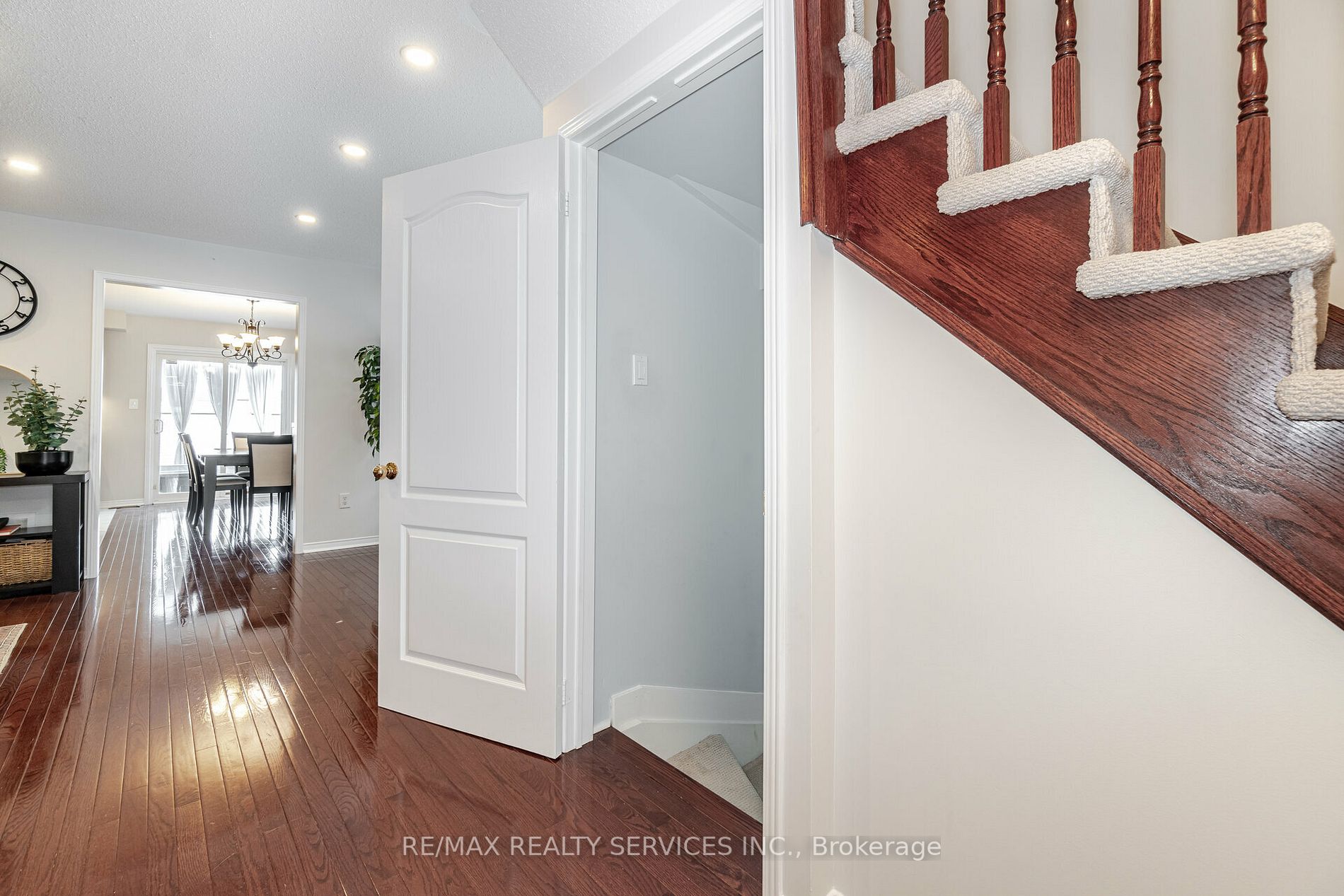 98 Tomabrook Cres