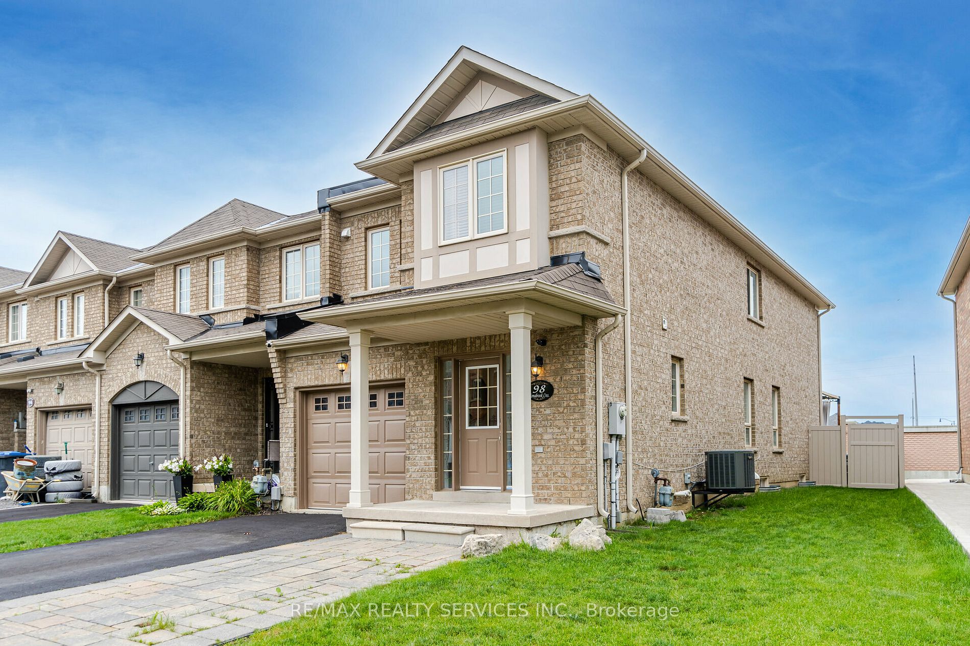 98 Tomabrook Cres