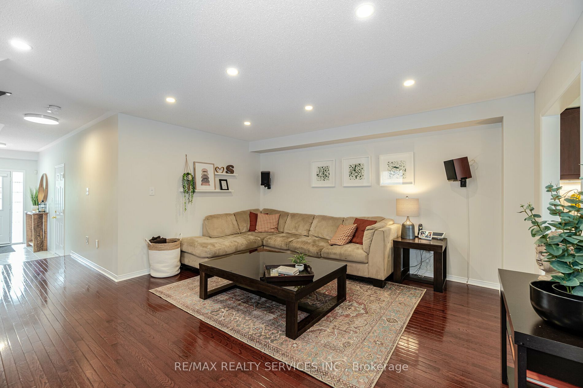 98 Tomabrook Cres
