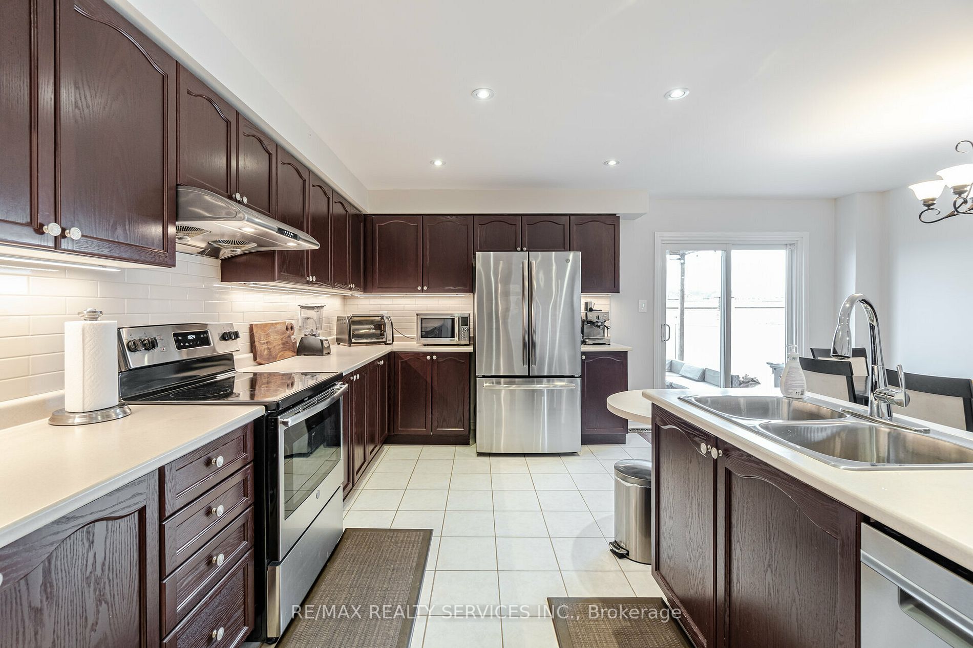 98 Tomabrook Cres