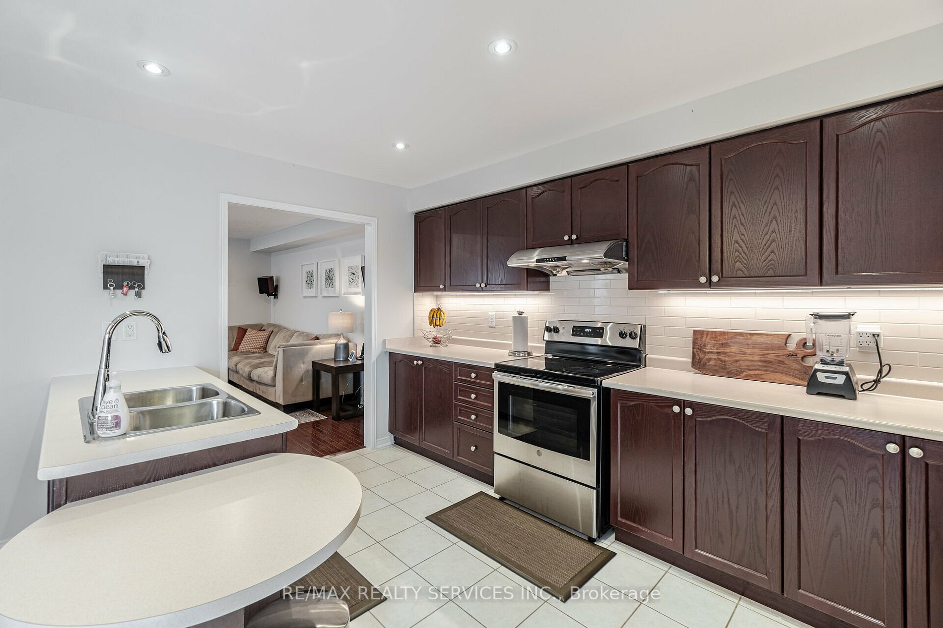 98 Tomabrook Cres