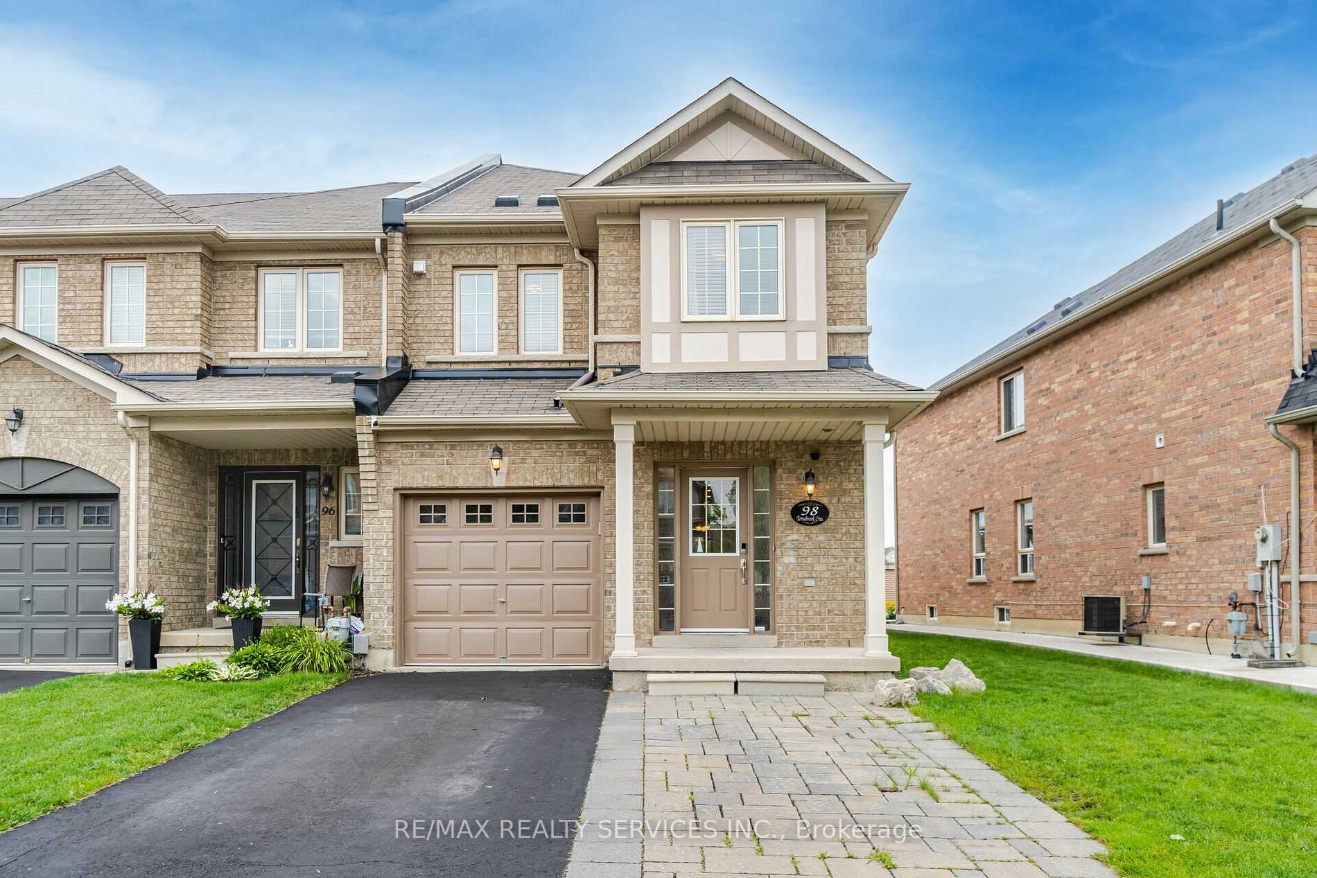 98 Tomabrook Cres