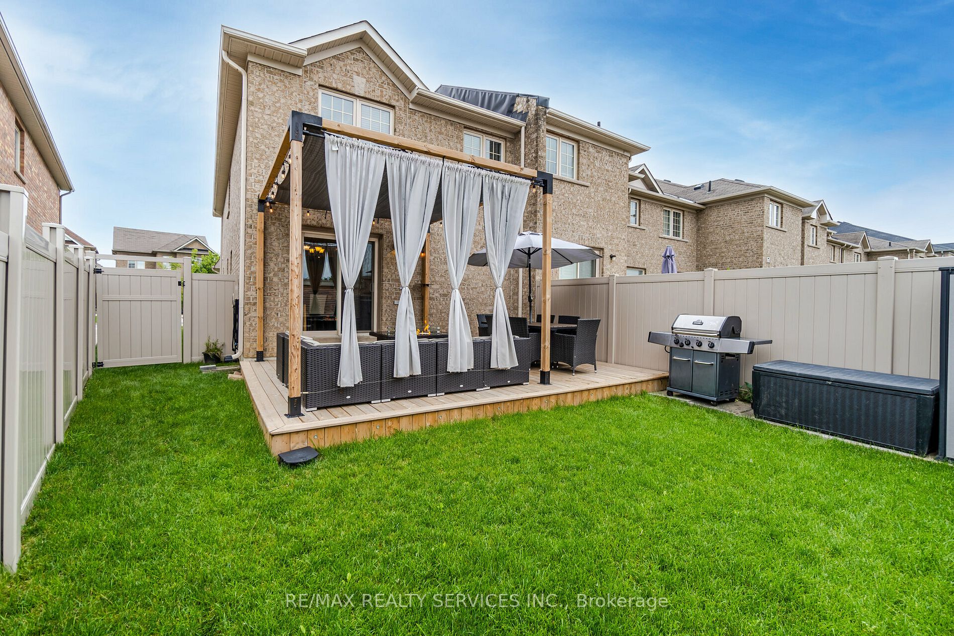 98 Tomabrook Cres