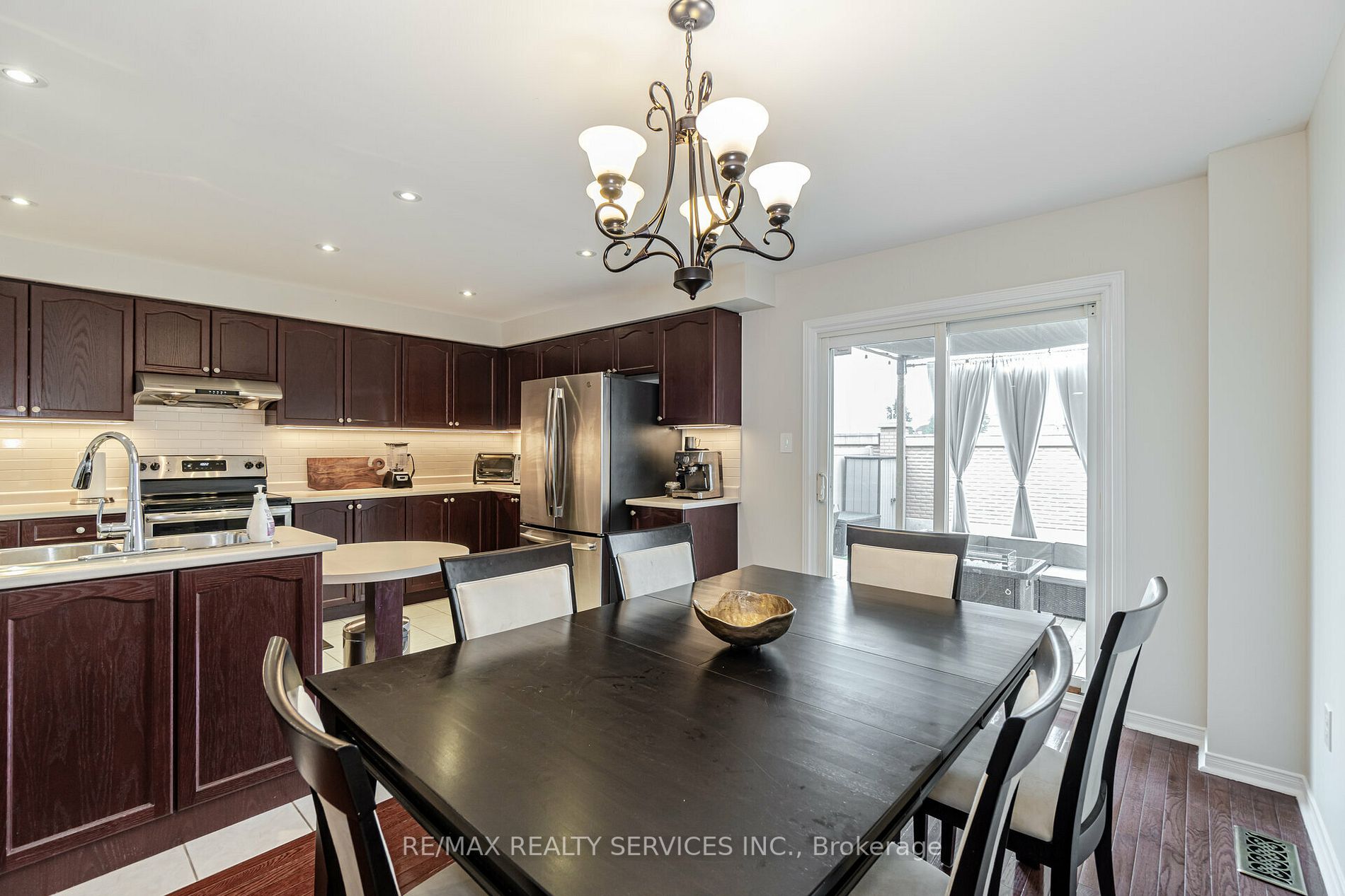 98 Tomabrook Cres