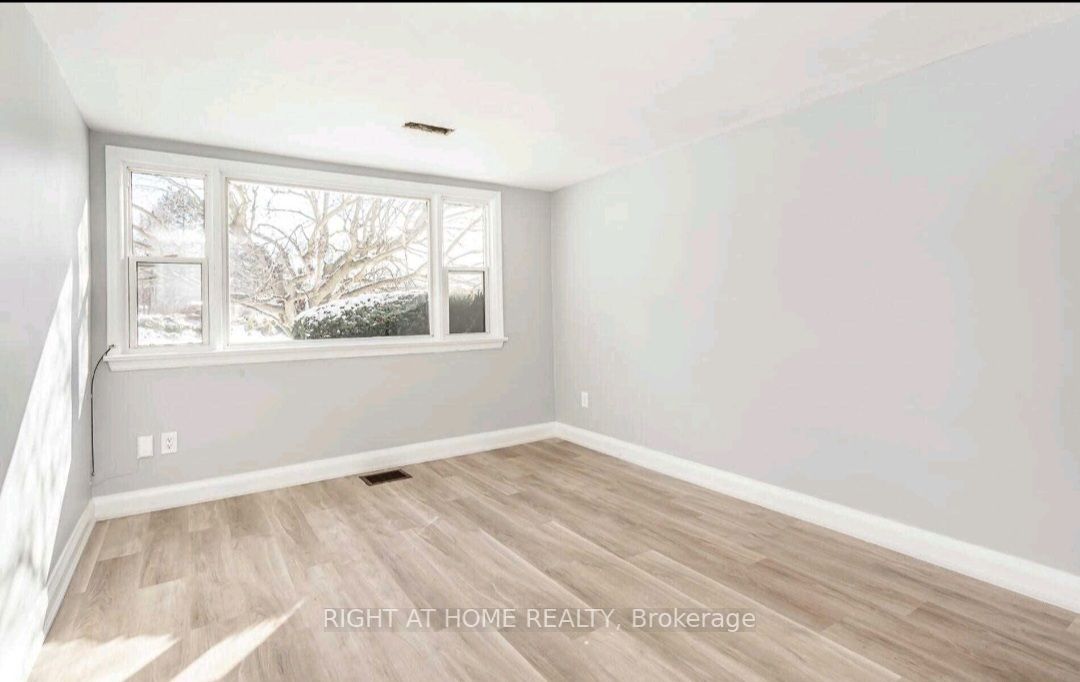5 John St, #Upper