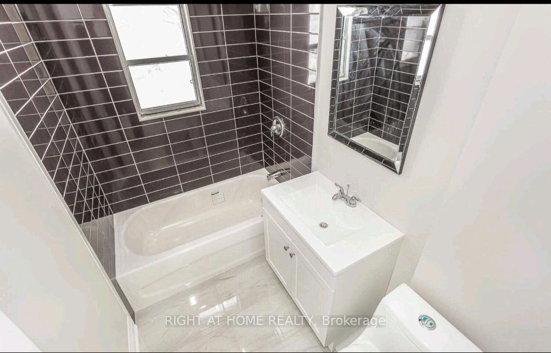 5 John St, #Upper