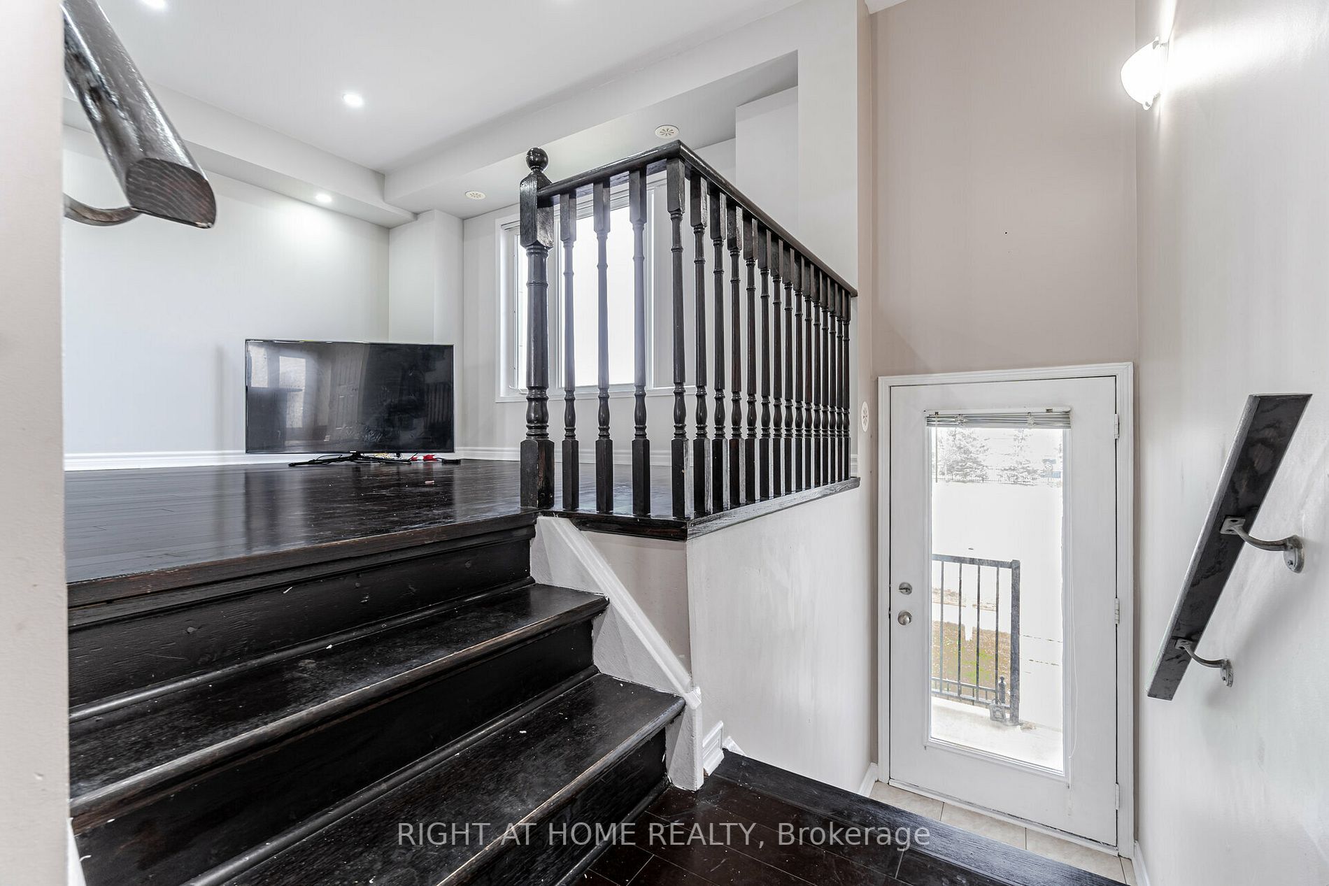 60 Fairwood Circ, #45