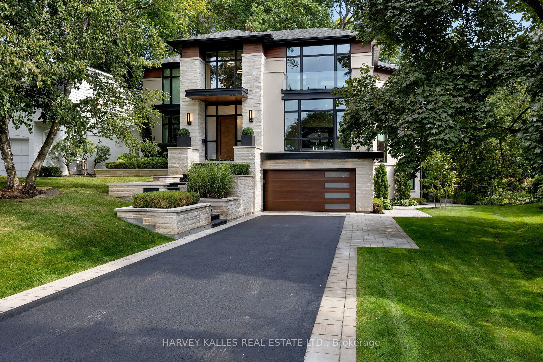 11 Pinehurst Cres