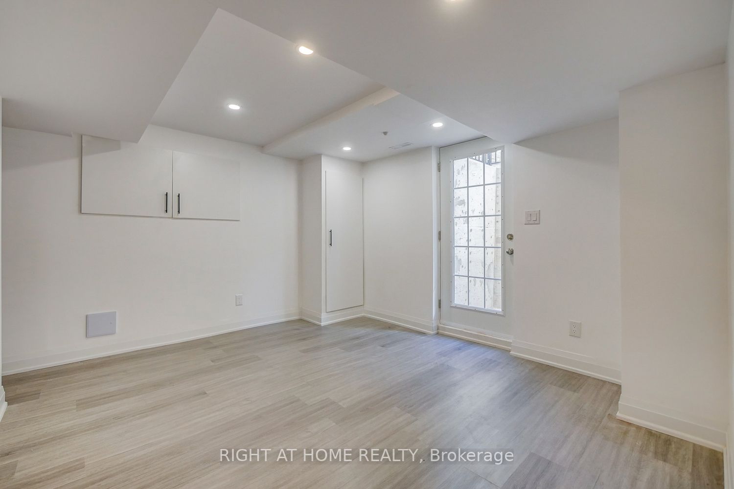 622 Clover Park Crescent, #Bsmt