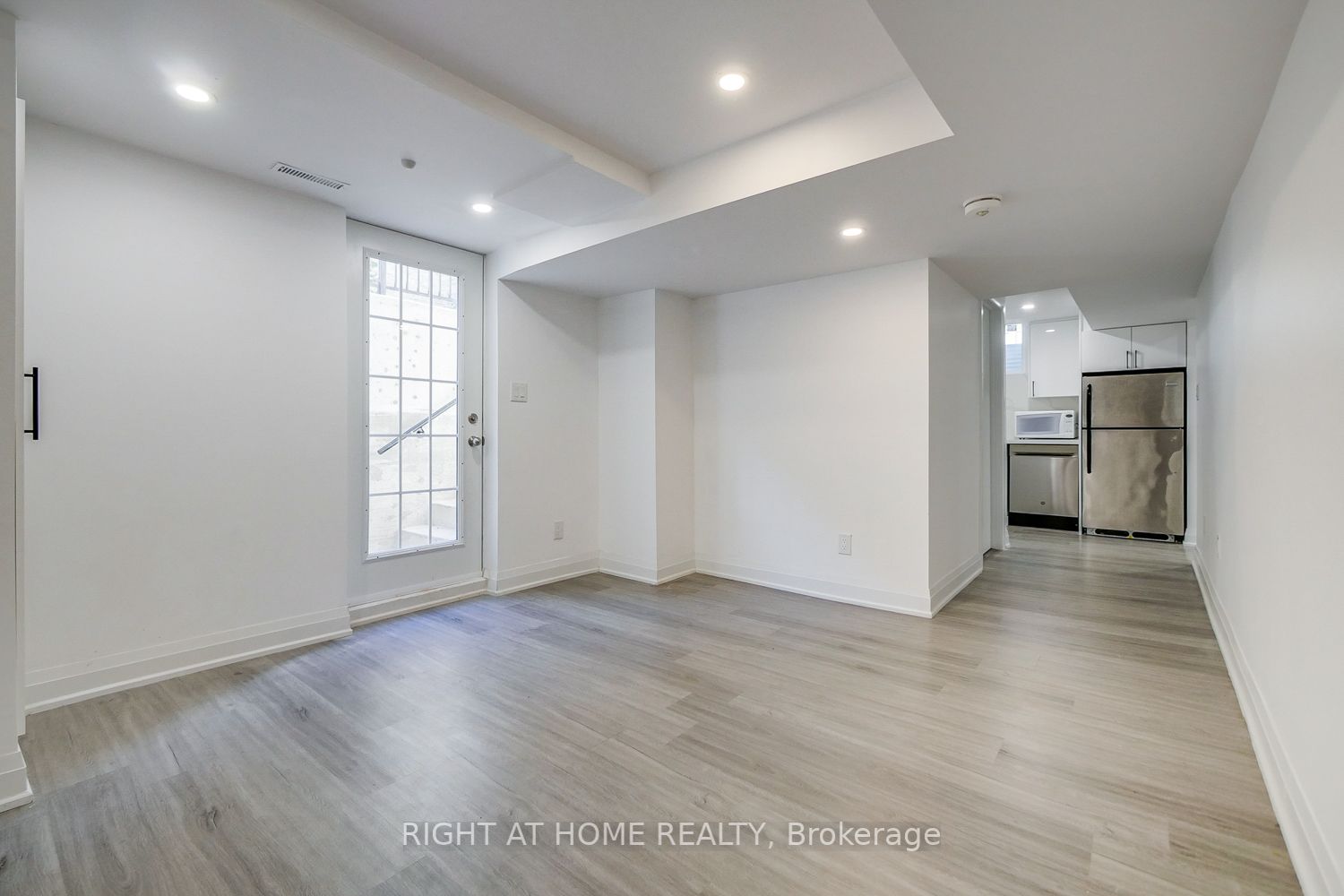 622 Clover Park Crescent, #Bsmt
