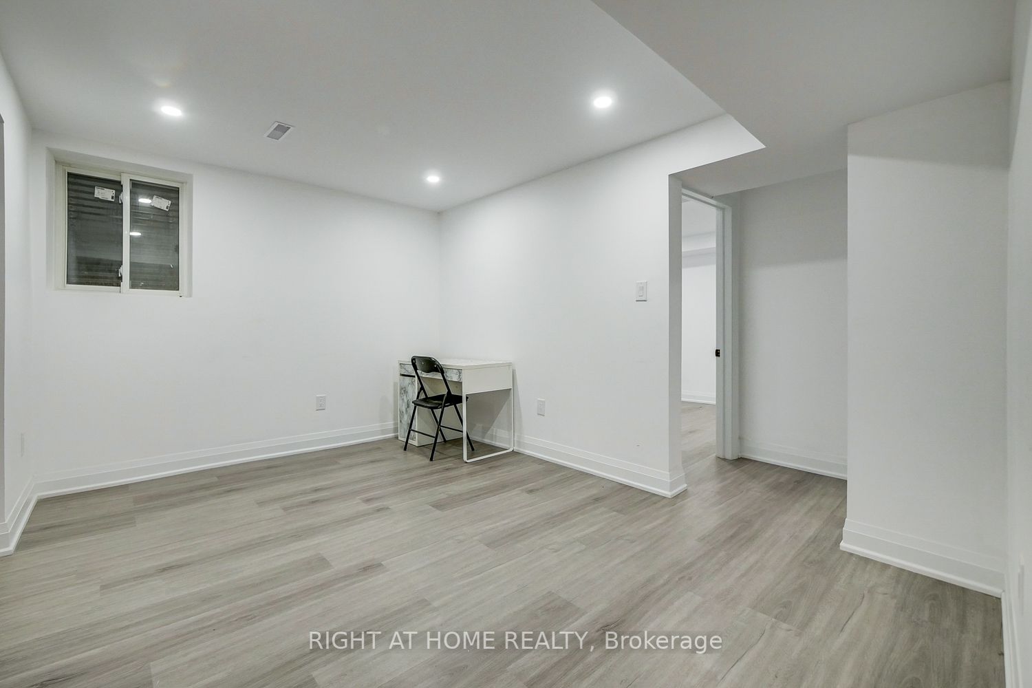 622 Clover Park Crescent, #Bsmt
