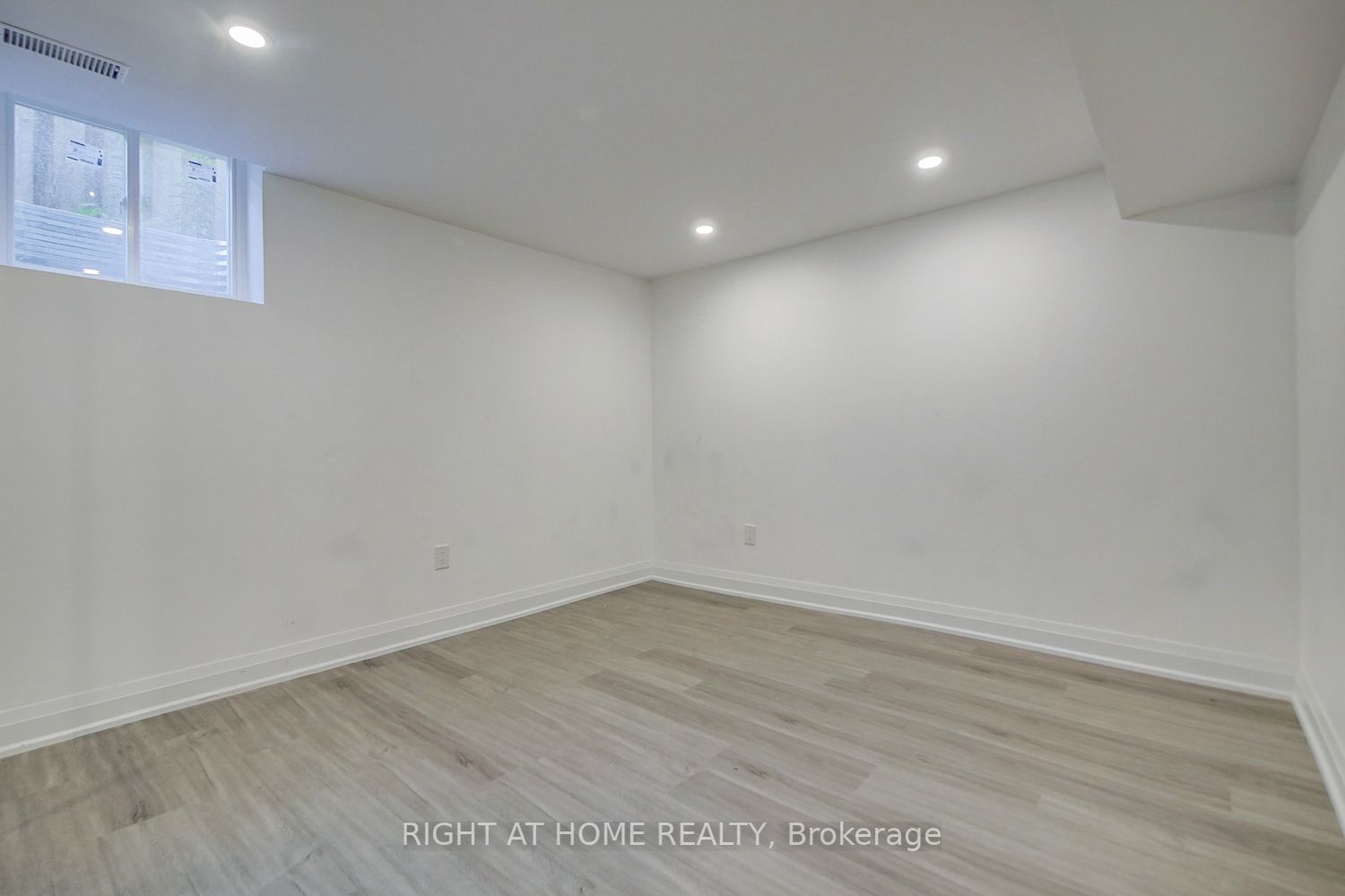 622 Clover Park Crescent, #Bsmt