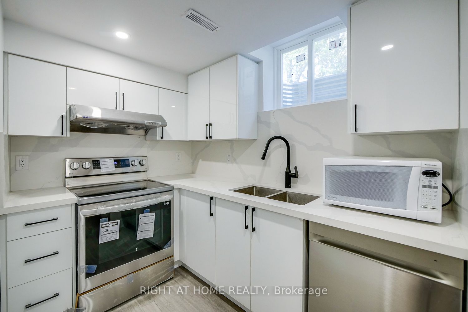 622 Clover Park Crescent, #Bsmt