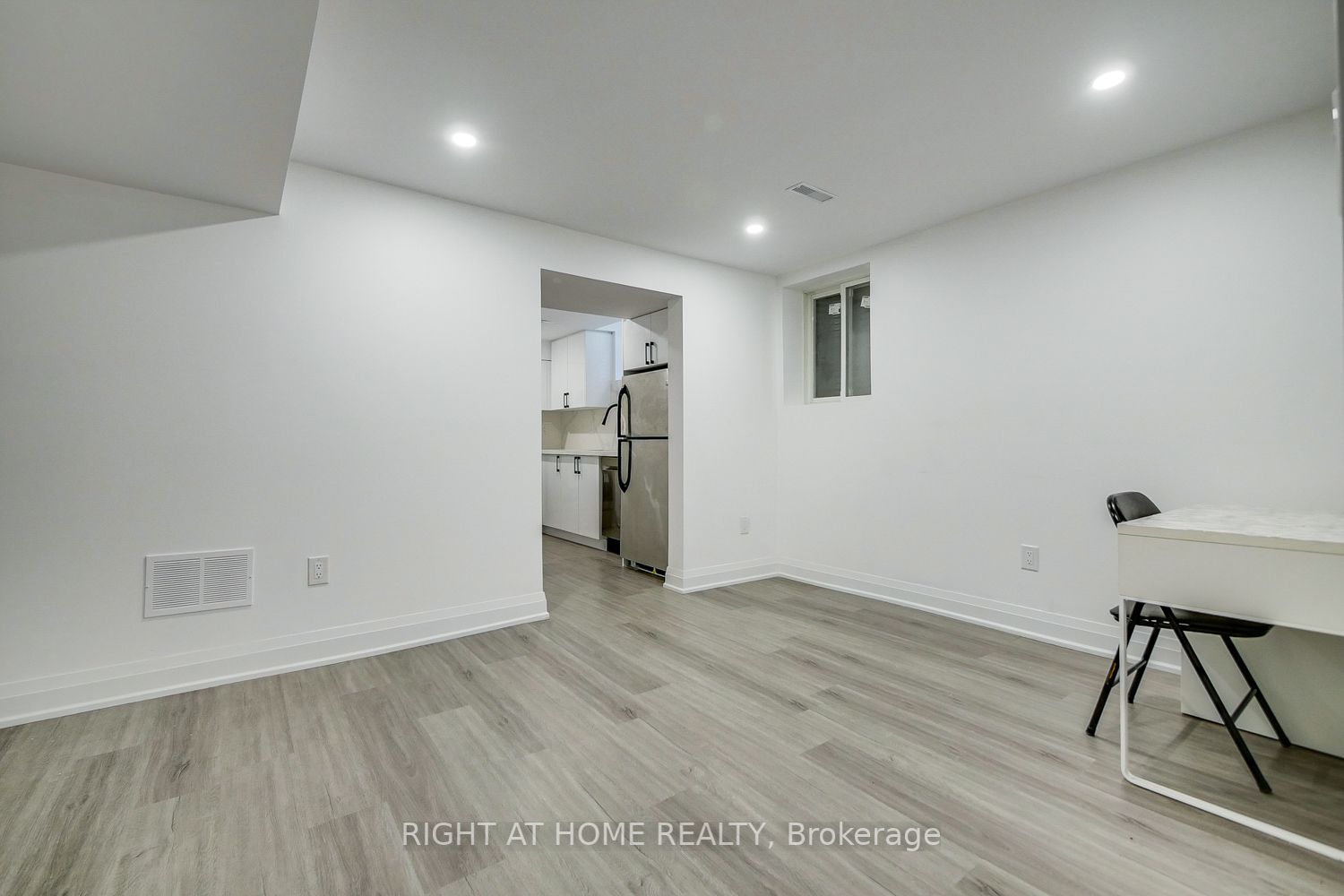 622 Clover Park Crescent, #Bsmt