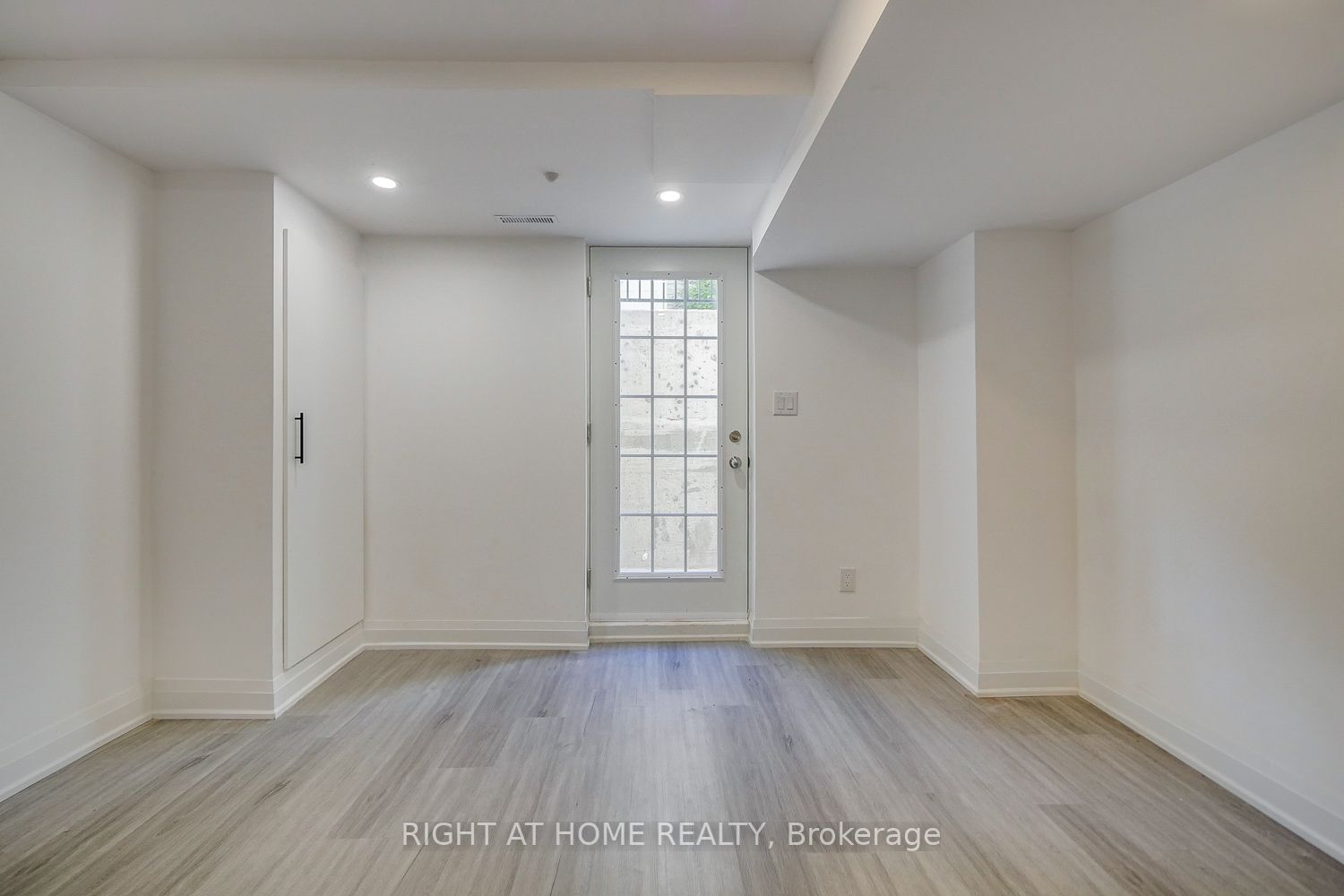 622 Clover Park Crescent, #Bsmt