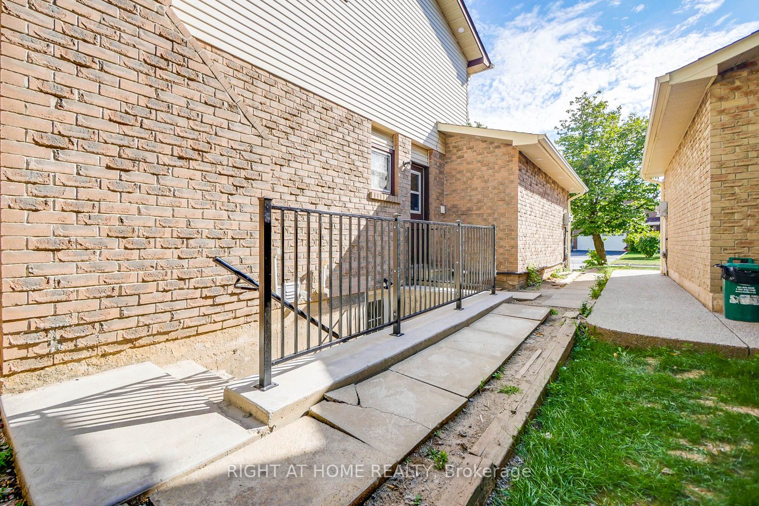 622 Clover Park Cres, #Bsmt