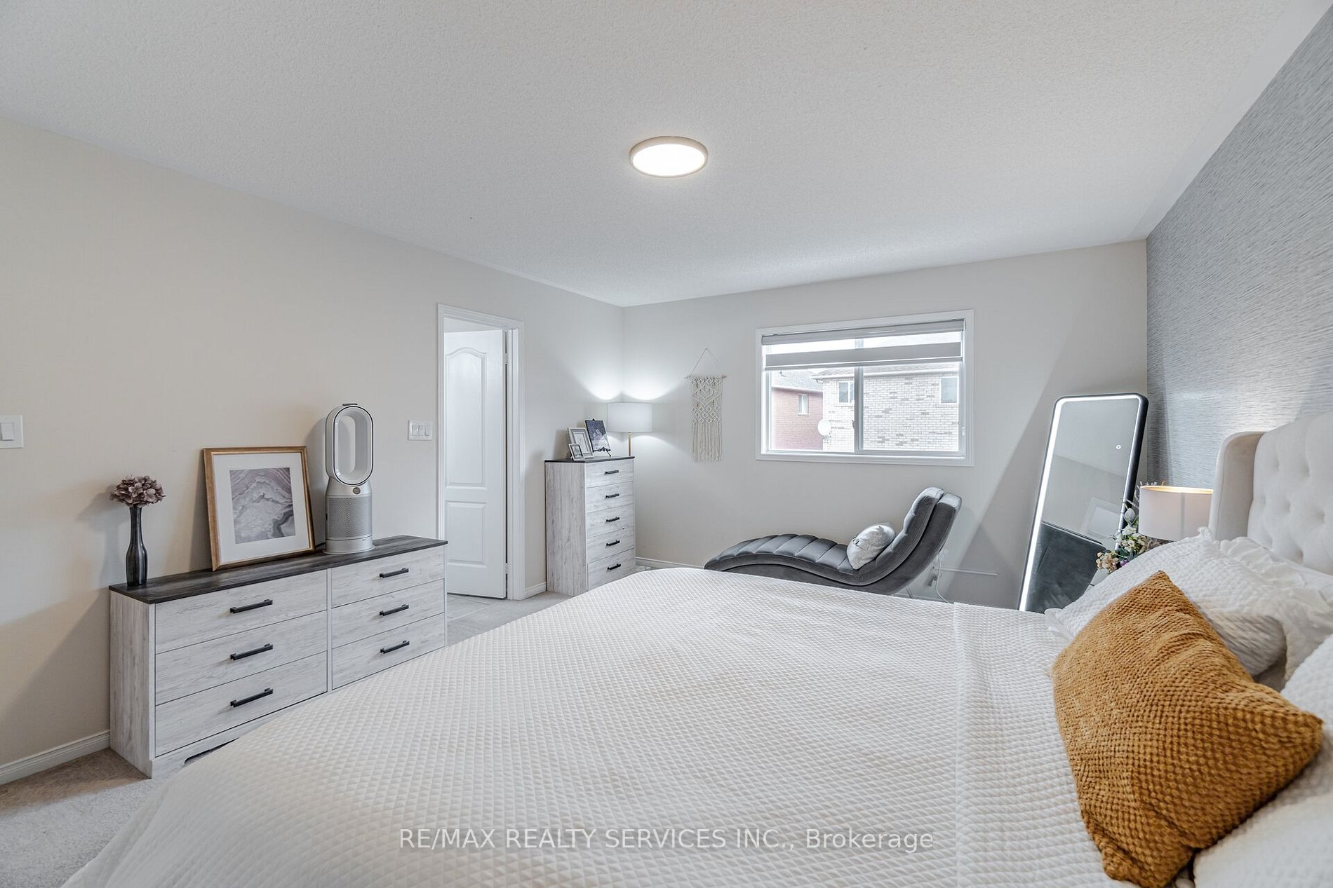 125 Fairhill Ave