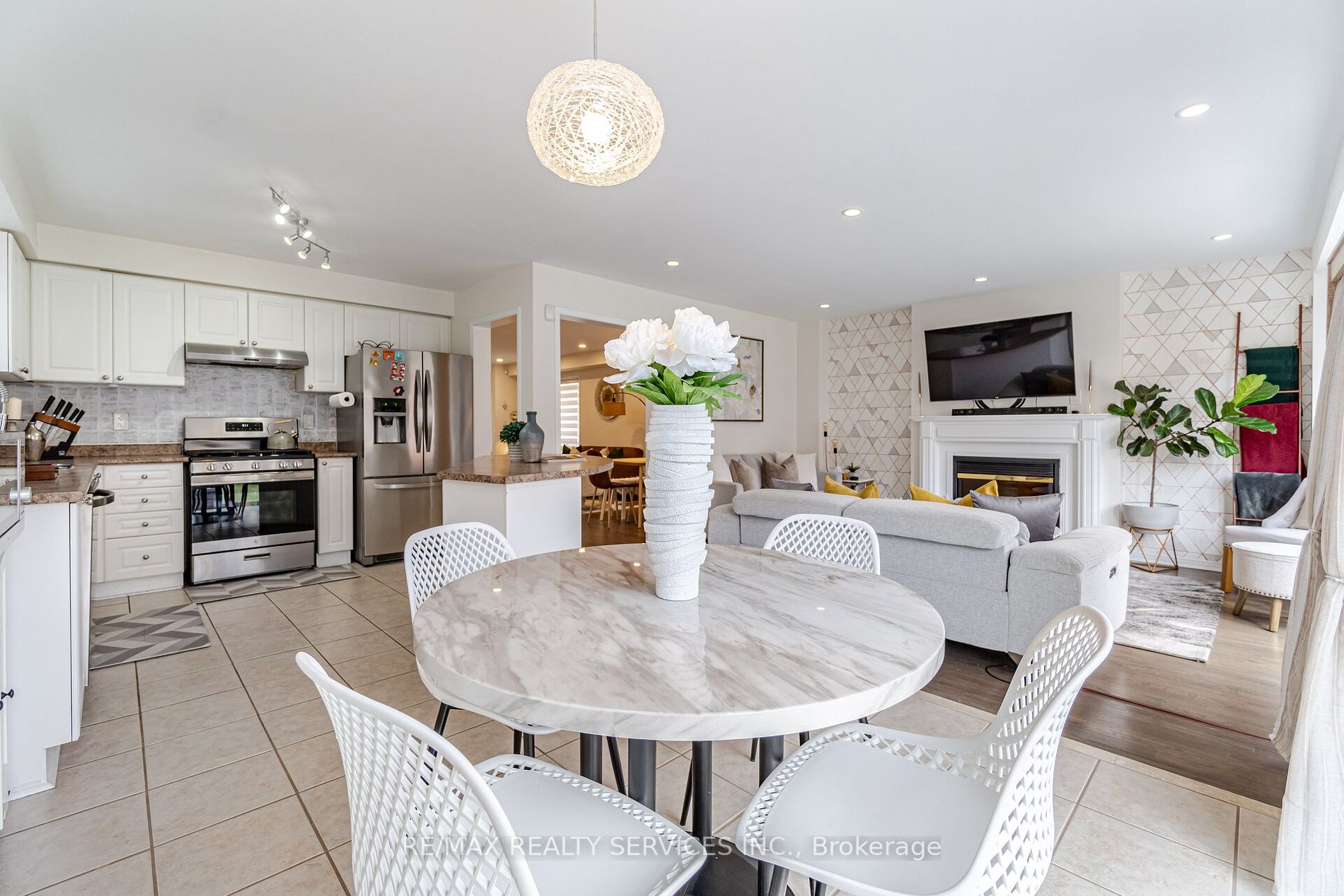 125 Fairhill Ave