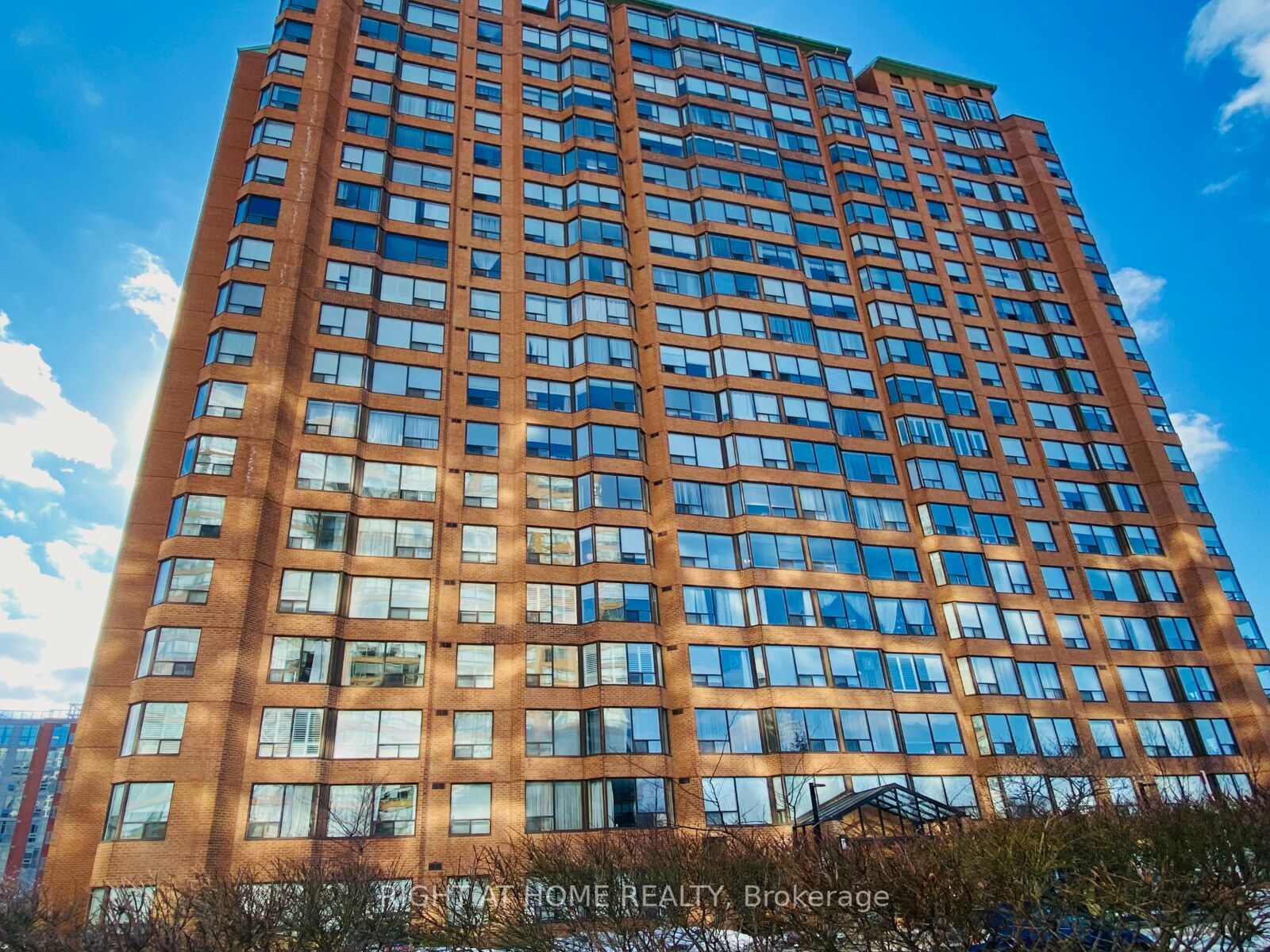 1270 Maple Crossing Blvd, #1202