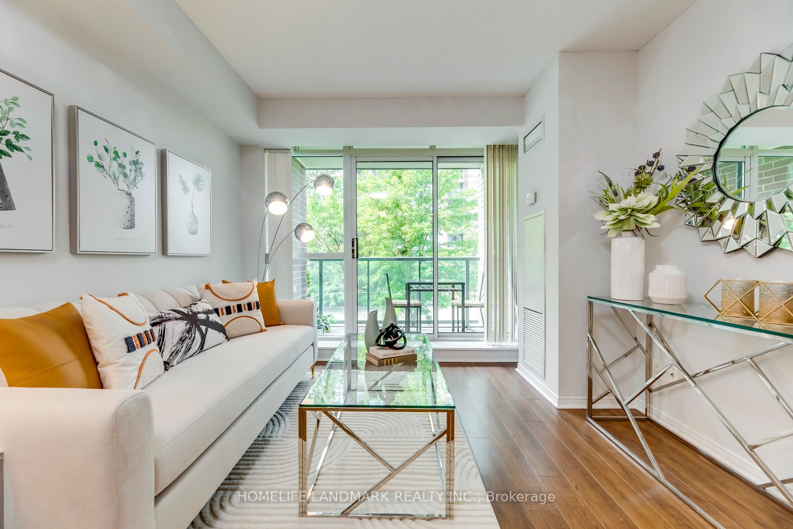 Listing W6817384 - Large Photo # 1