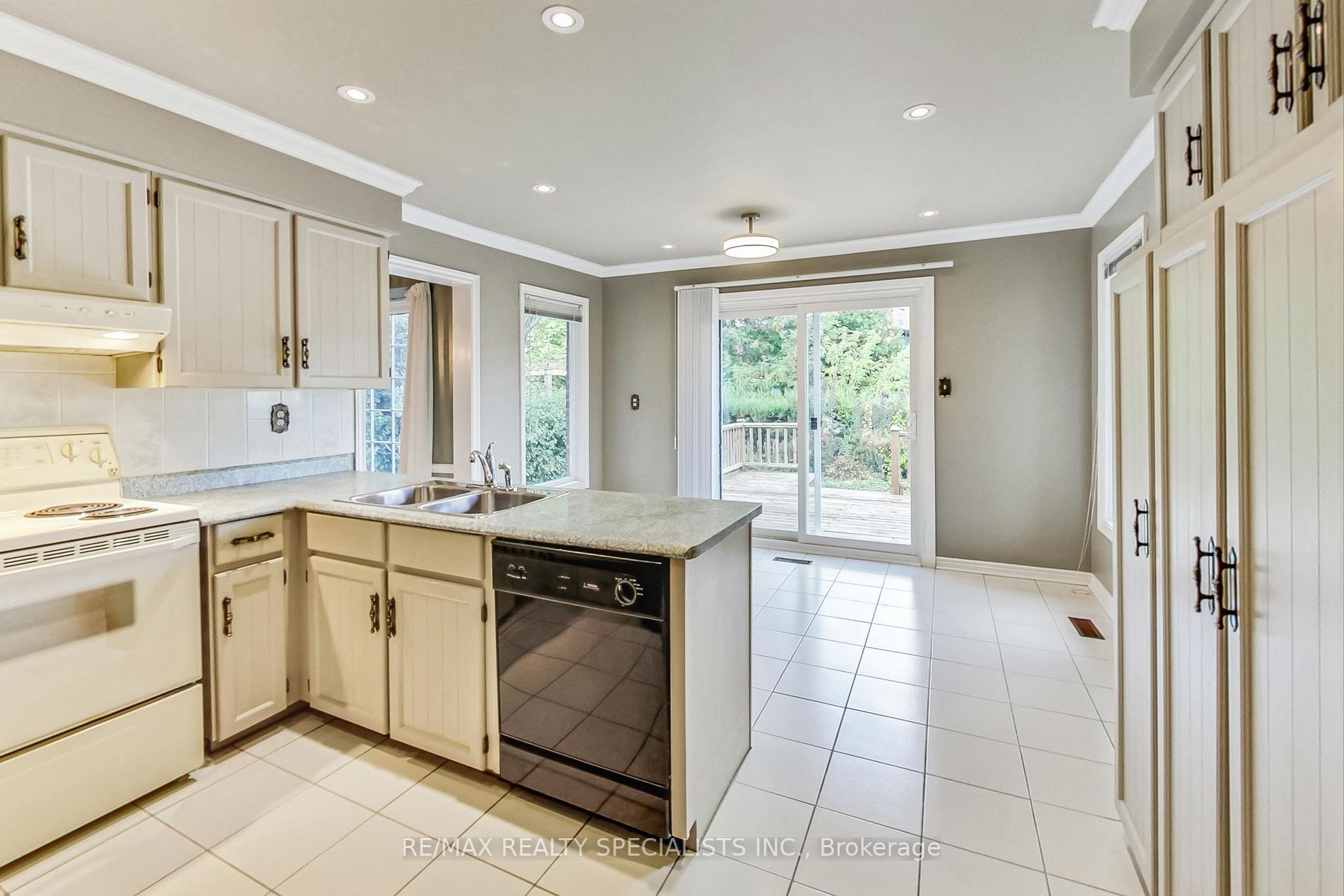 3955 Glamis Crt
