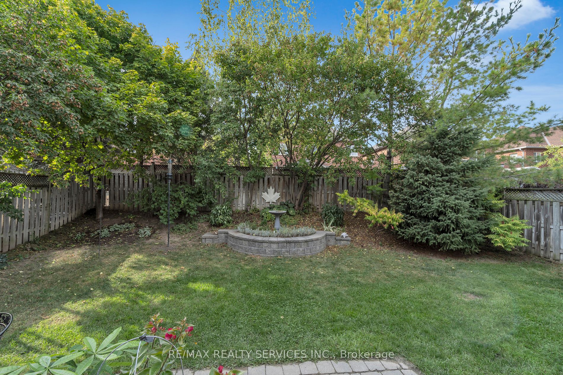 46 Forsyth Cres