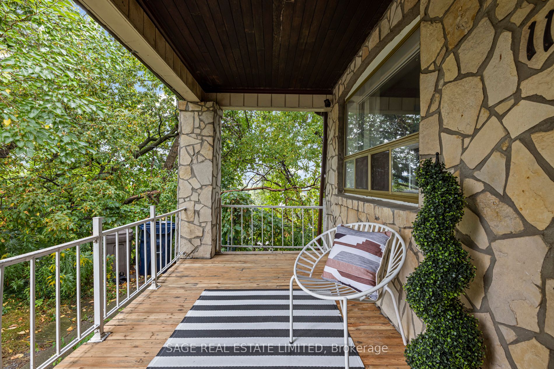 11 Humber Hill Ave
