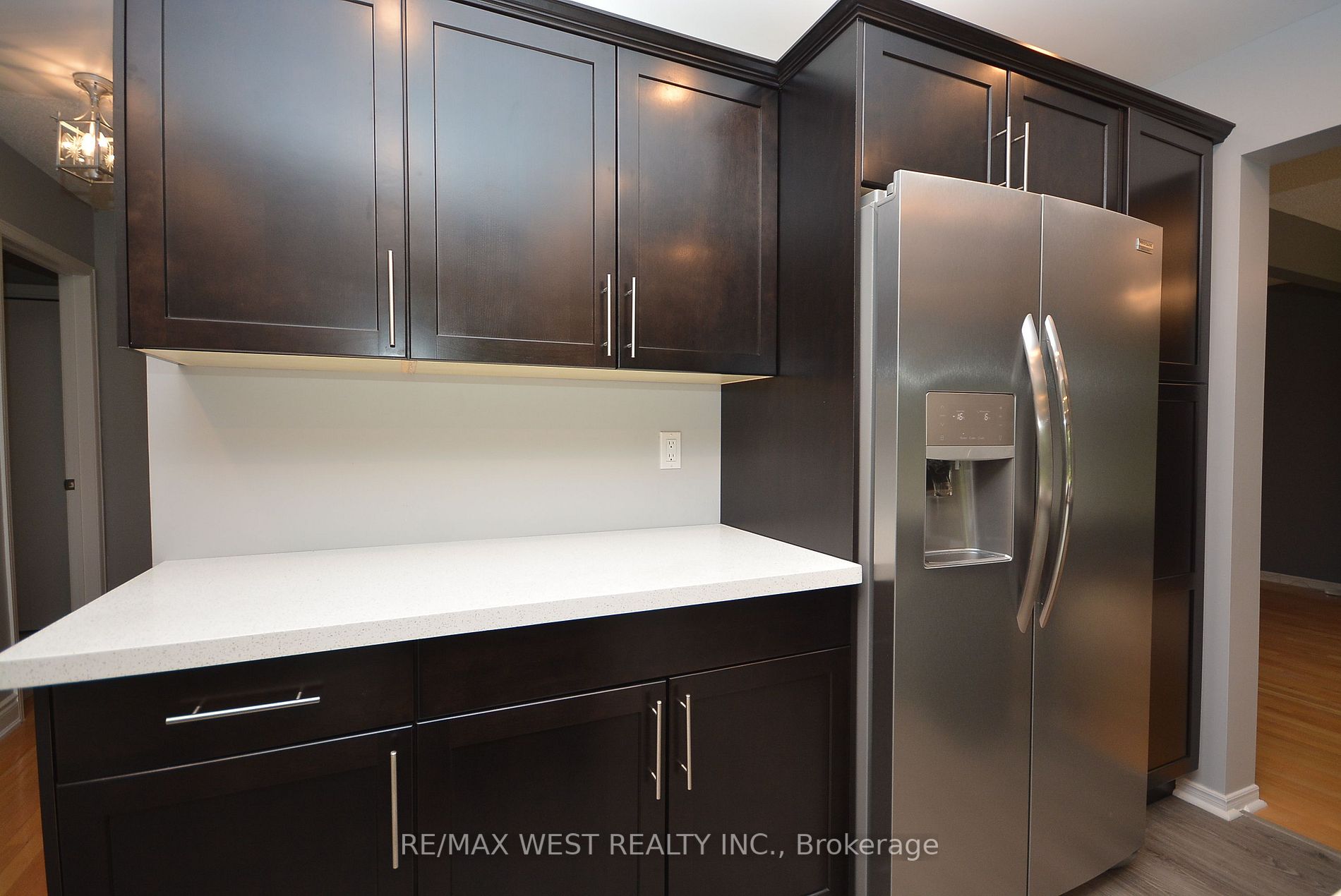 6 Steen Drive, #Upper