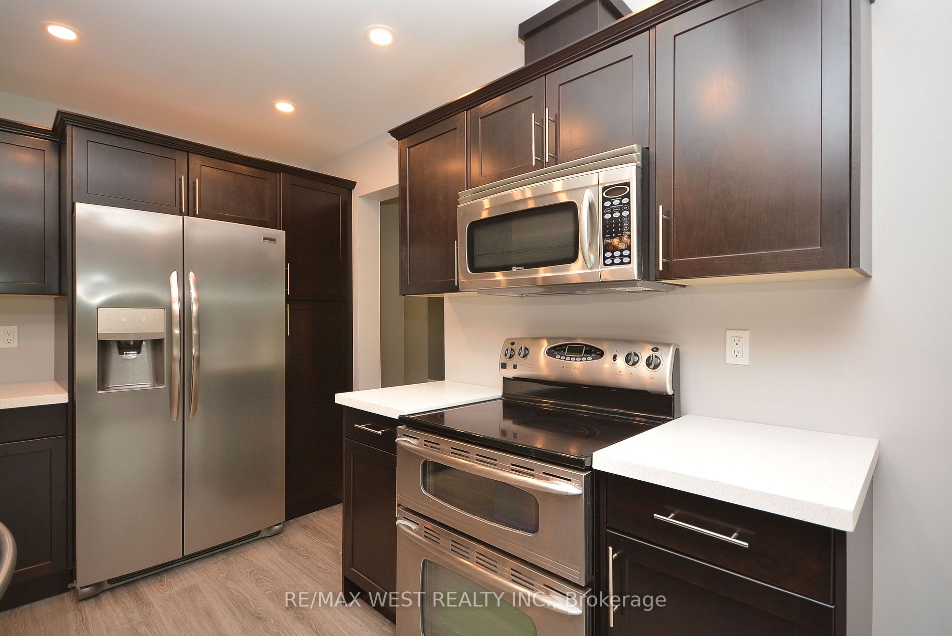 6 Steen Drive, #Upper