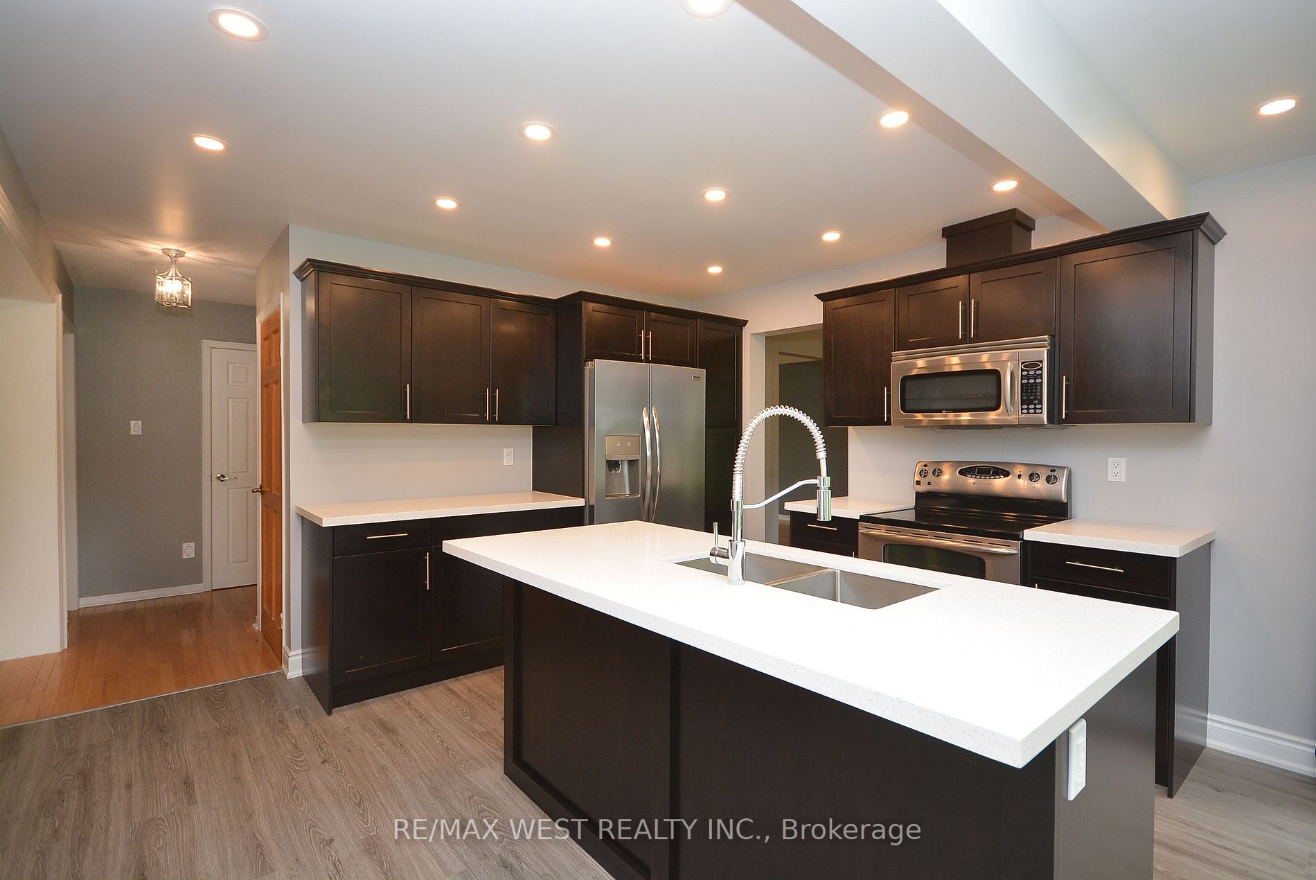 6 Steen Drive, #Upper