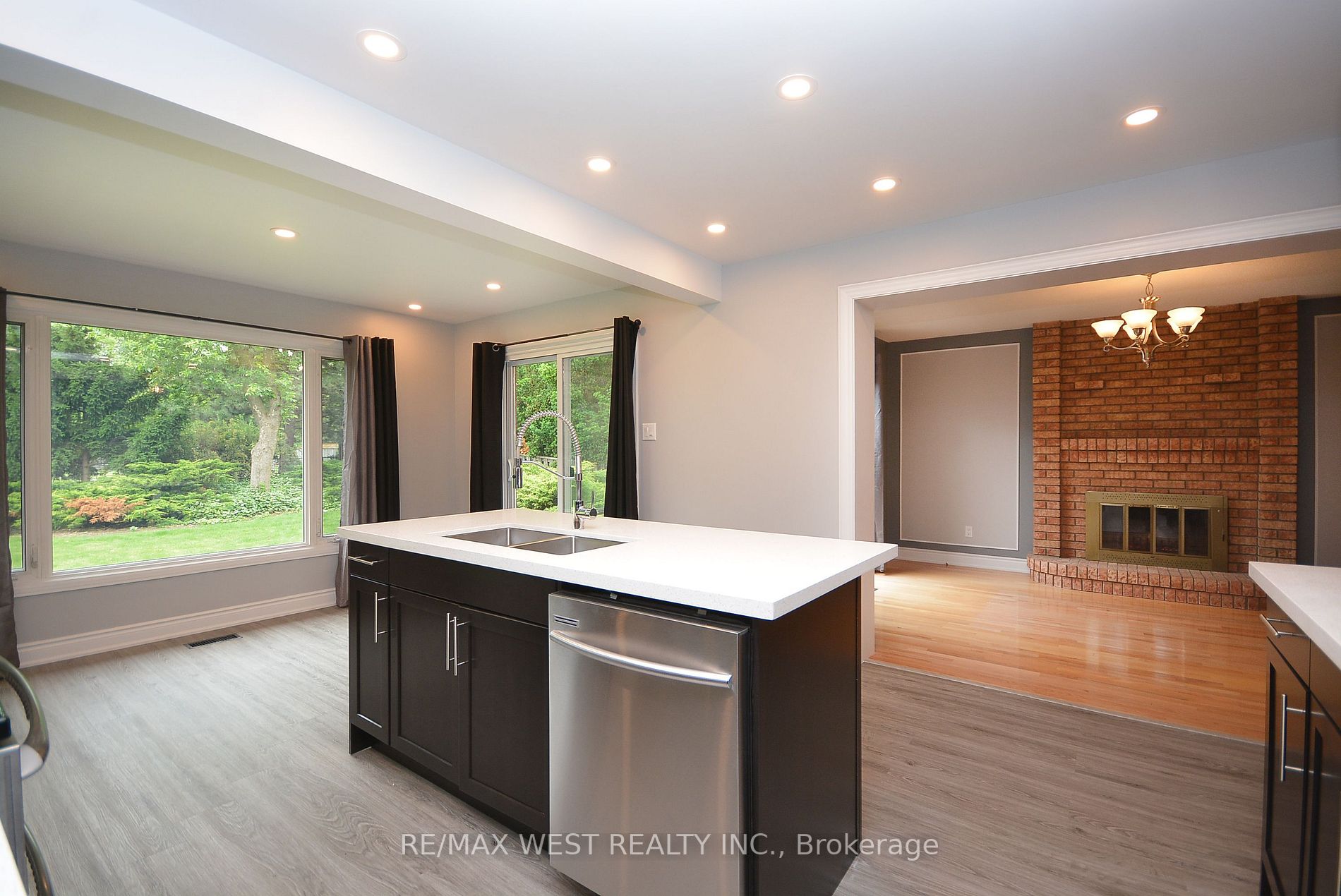 6 Steen Drive, #Upper