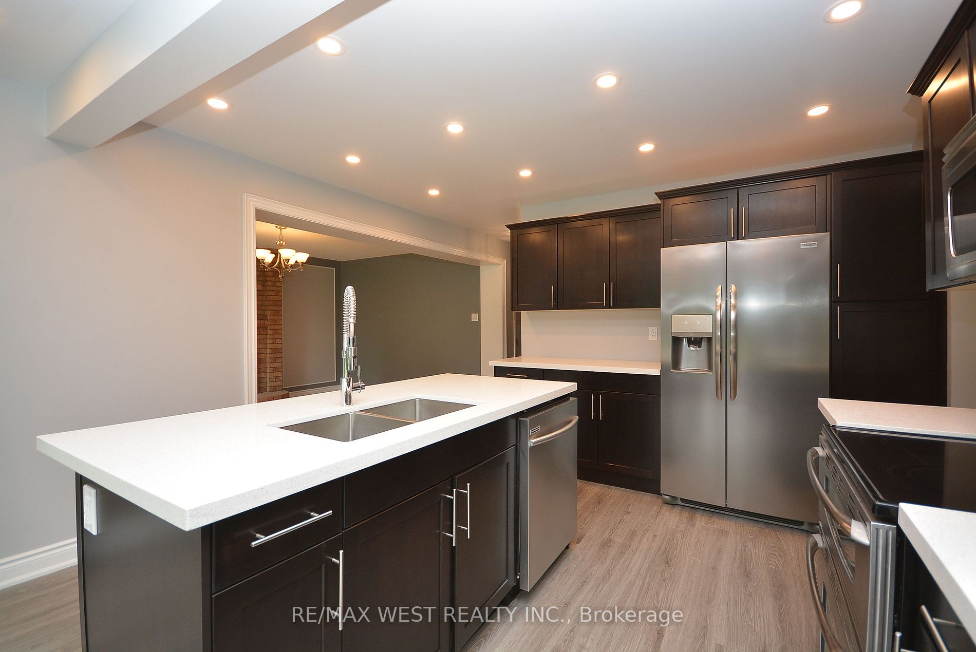 6 Steen Drive, #Upper