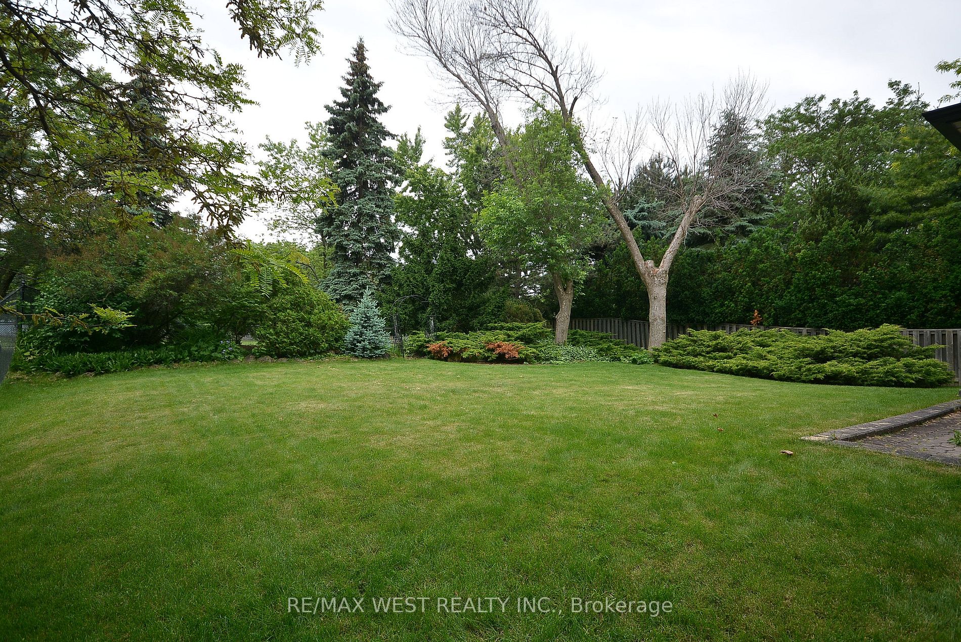 6 Steen Drive, #Upper