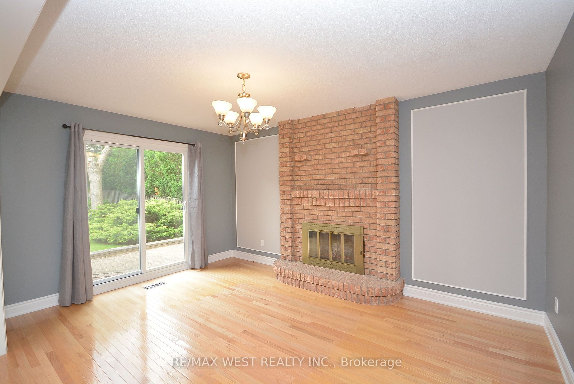 6 Steen Drive, #Upper